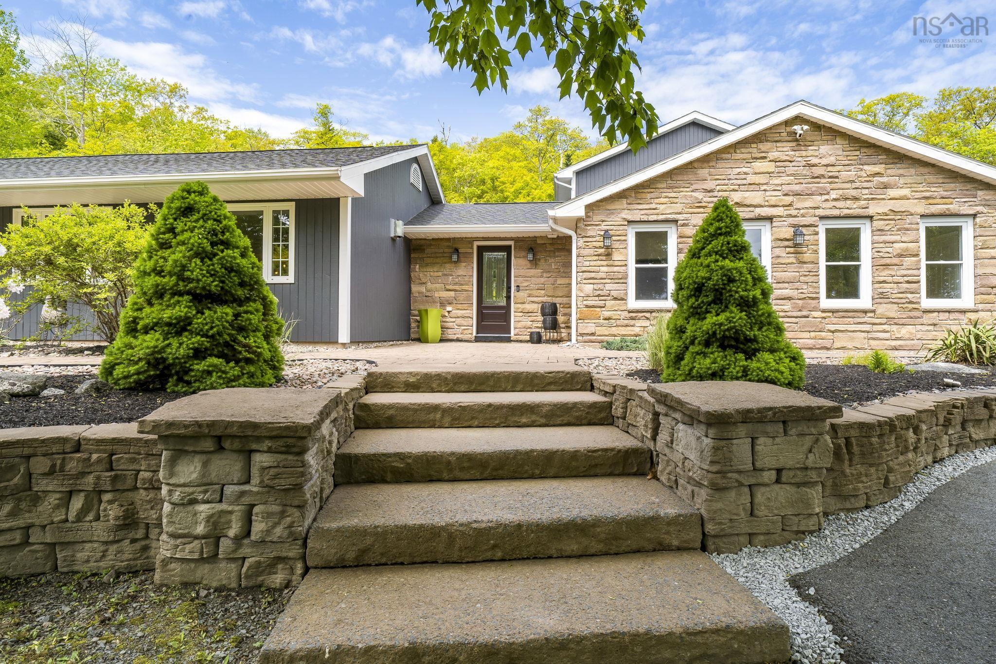 $1,912,500.00: 5 Confederation Avenue, Fall River