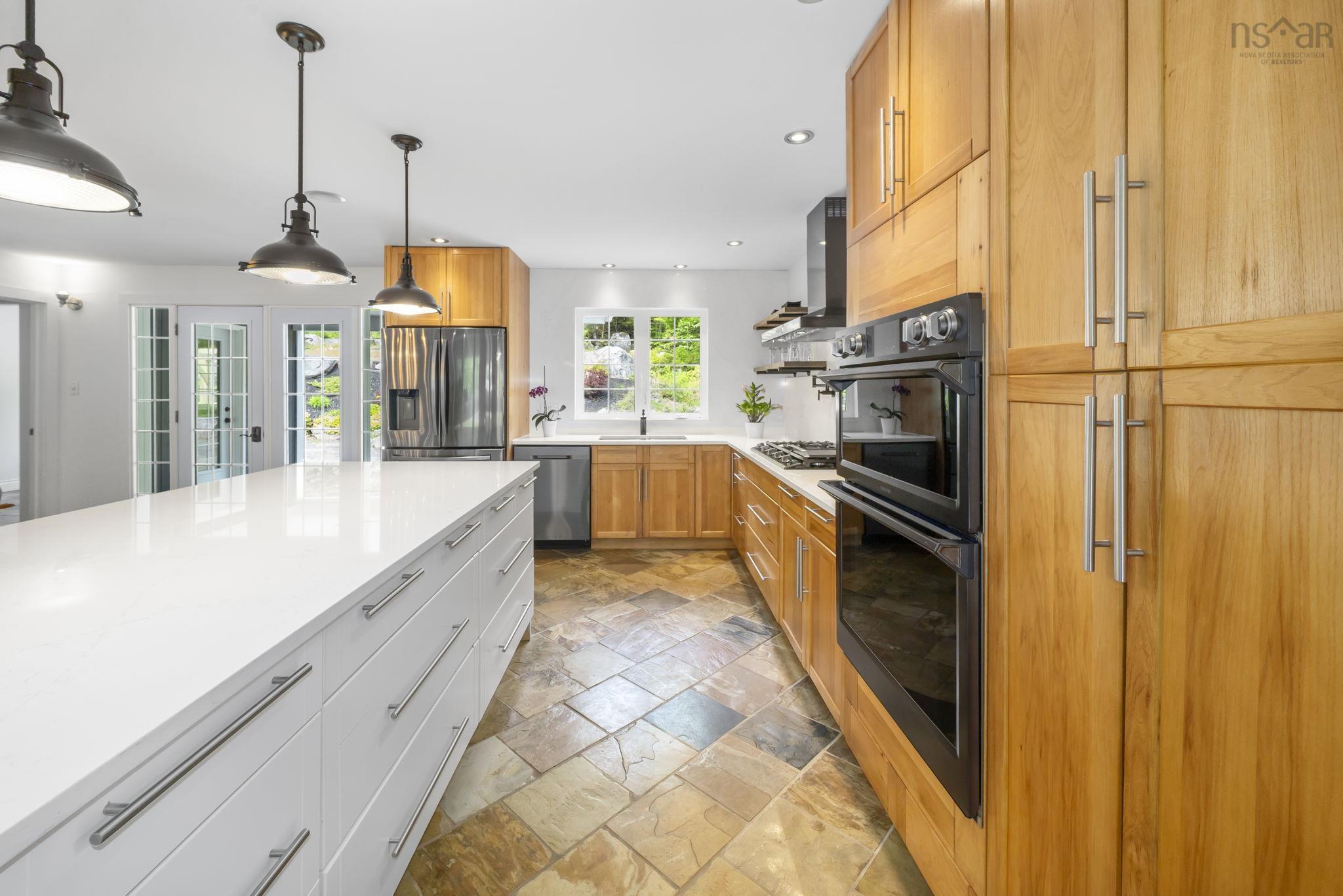 $1,912,500.00: 5 Confederation Avenue, Fall River