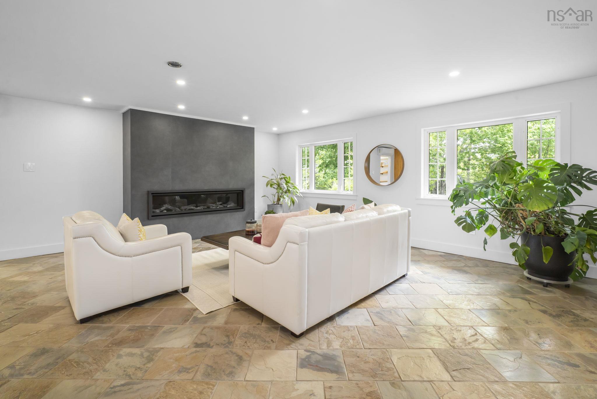 $1,912,500.00: 5 Confederation Avenue, Fall River
