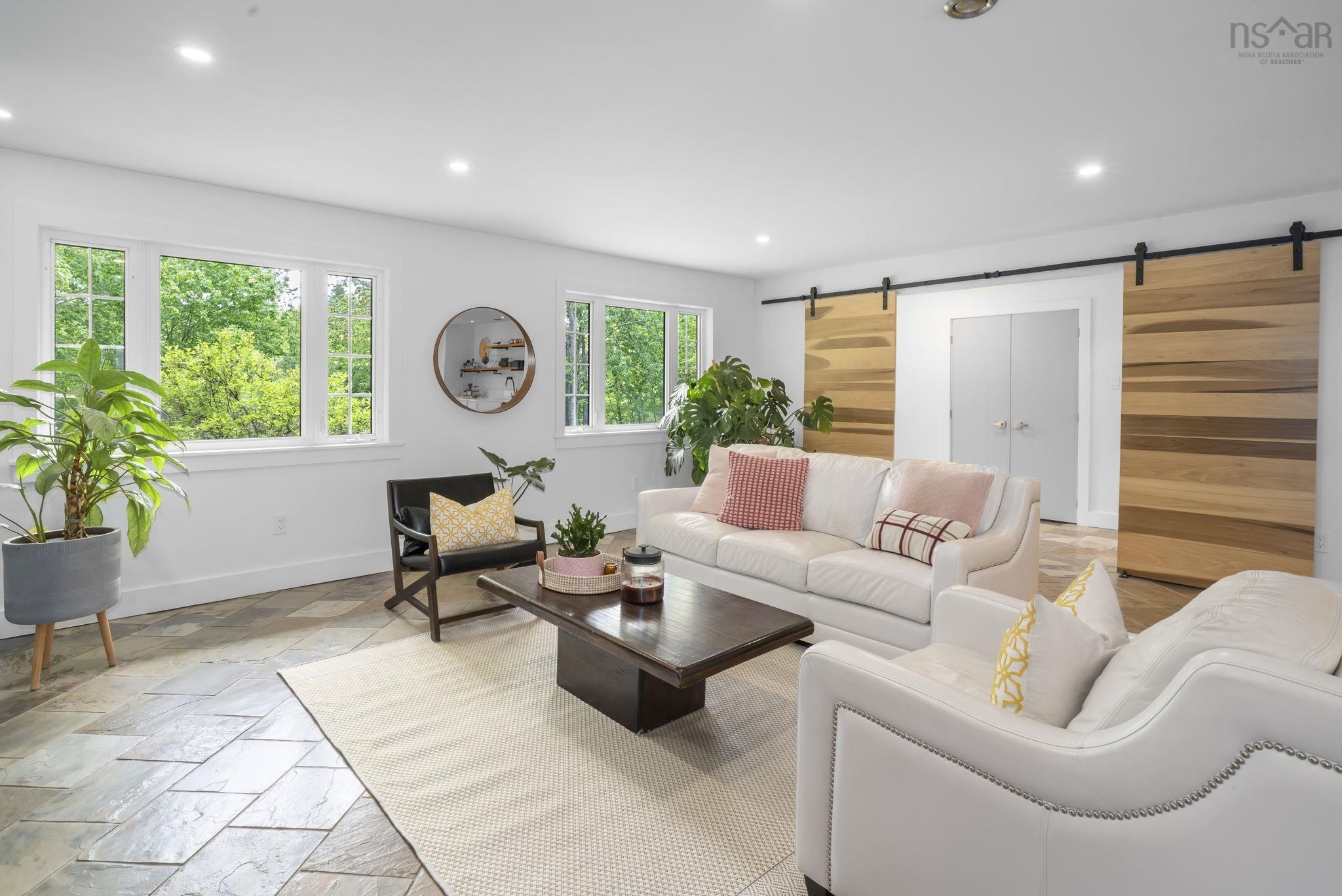 $1,912,500.00: 5 Confederation Avenue, Fall River