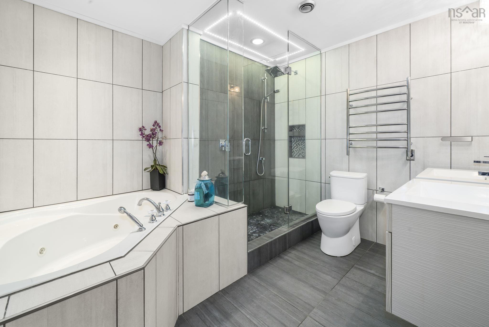 $1,912,500.00: 5 Confederation Avenue, Fall River