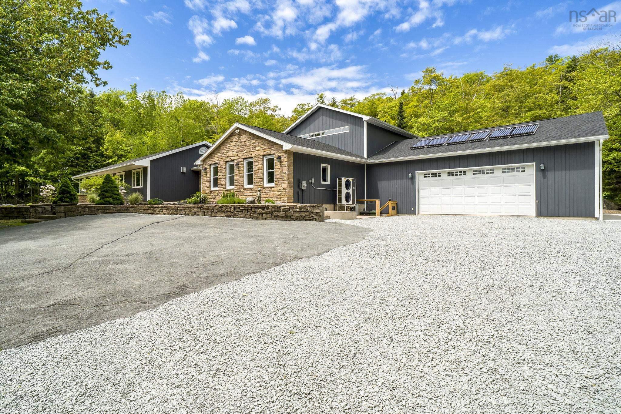 $1,912,500.00: 5 Confederation Avenue, Fall River