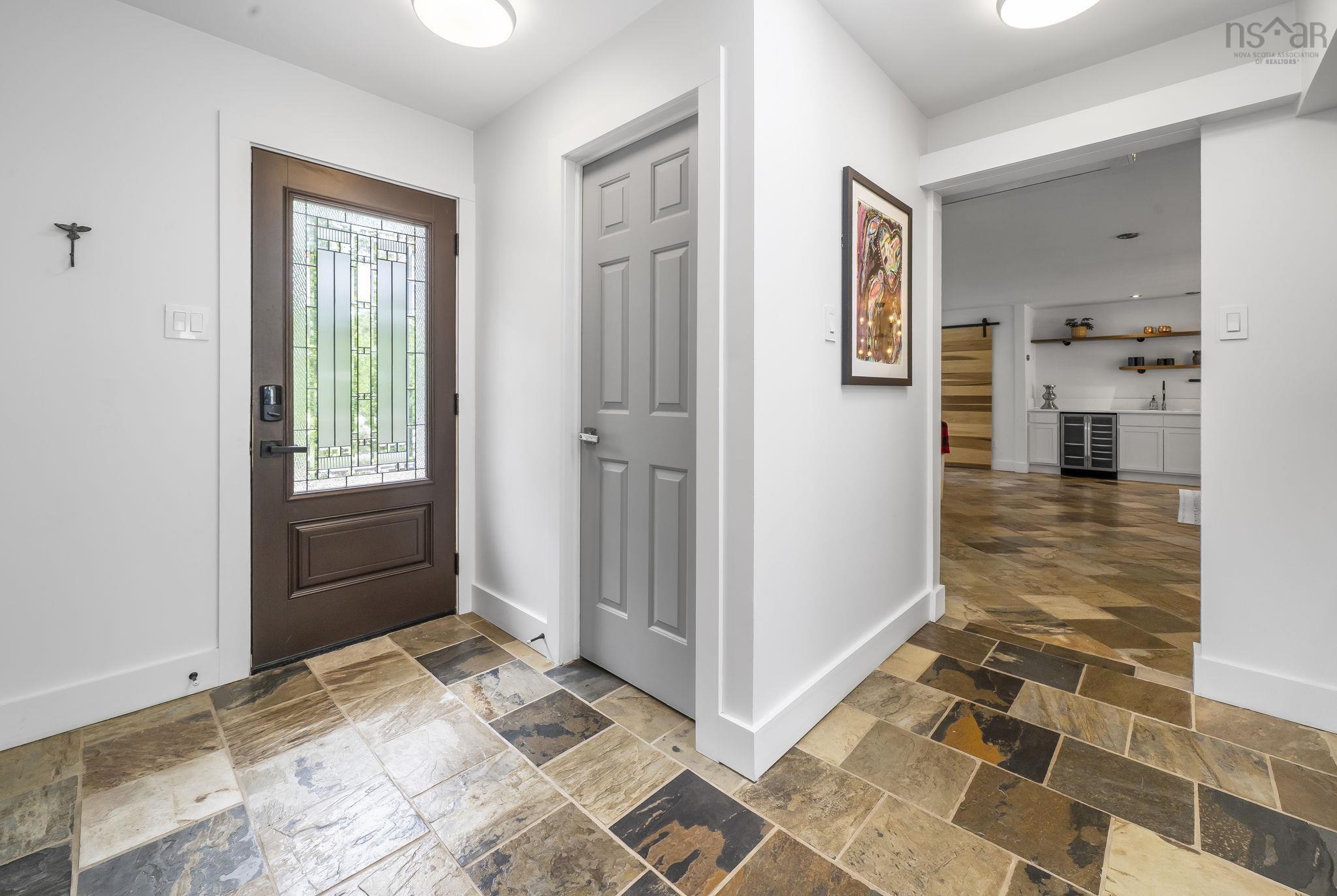 $1,912,500.00: 5 Confederation Avenue, Fall River
