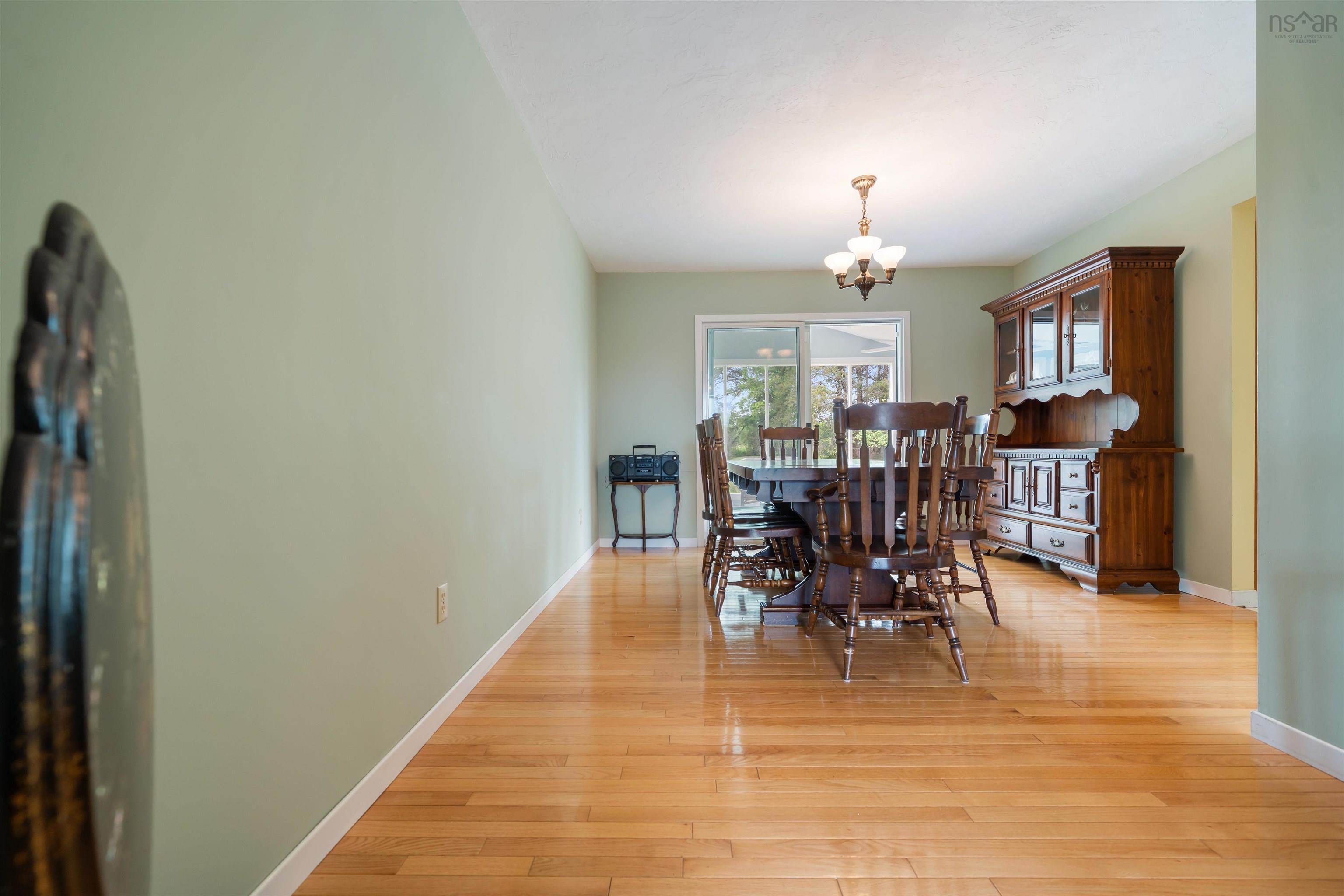 $399,900.00: 44 Meadow Park Drive, East Amherst