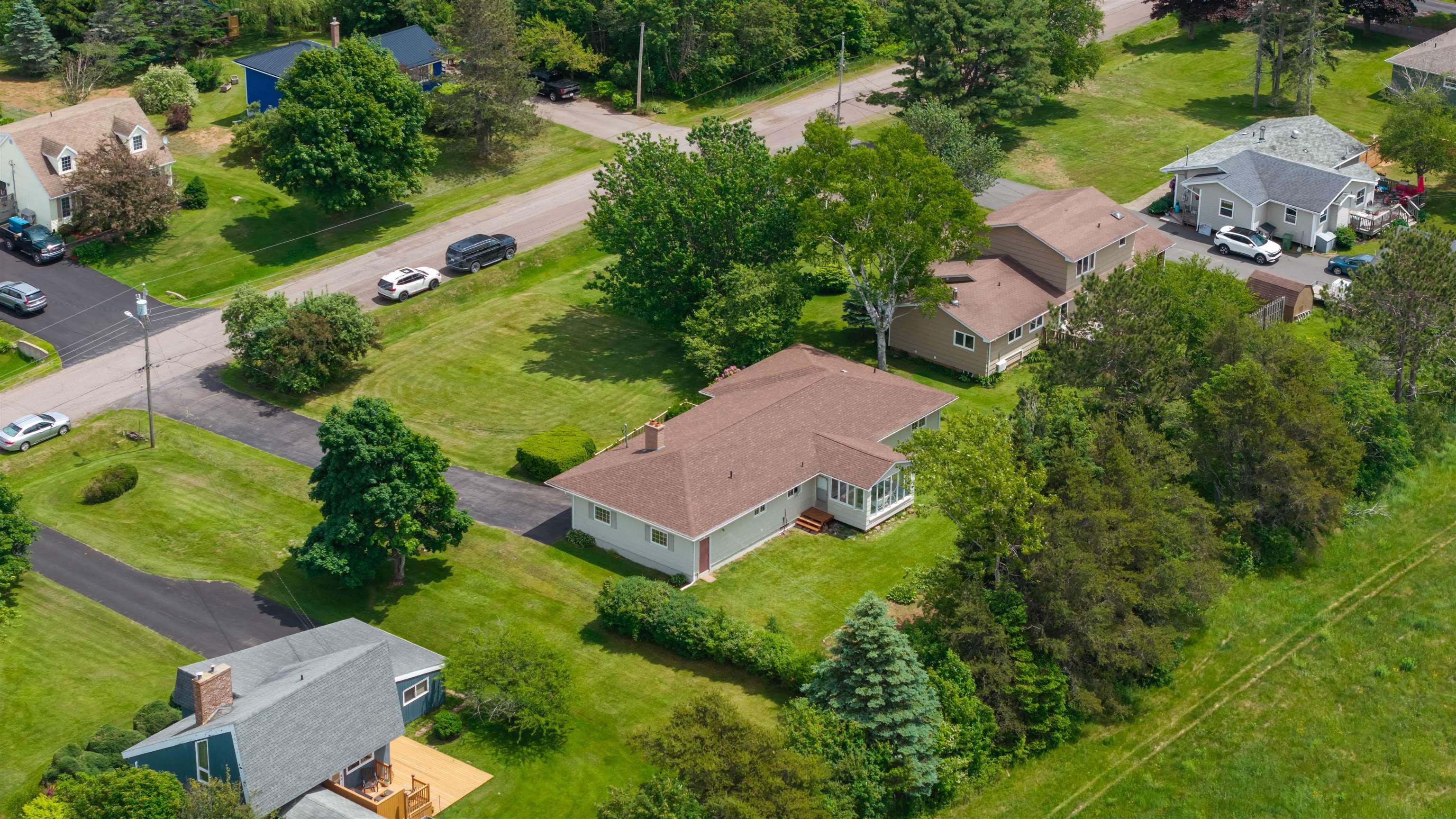 $399,900.00: 44 Meadow Park Drive, East Amherst
