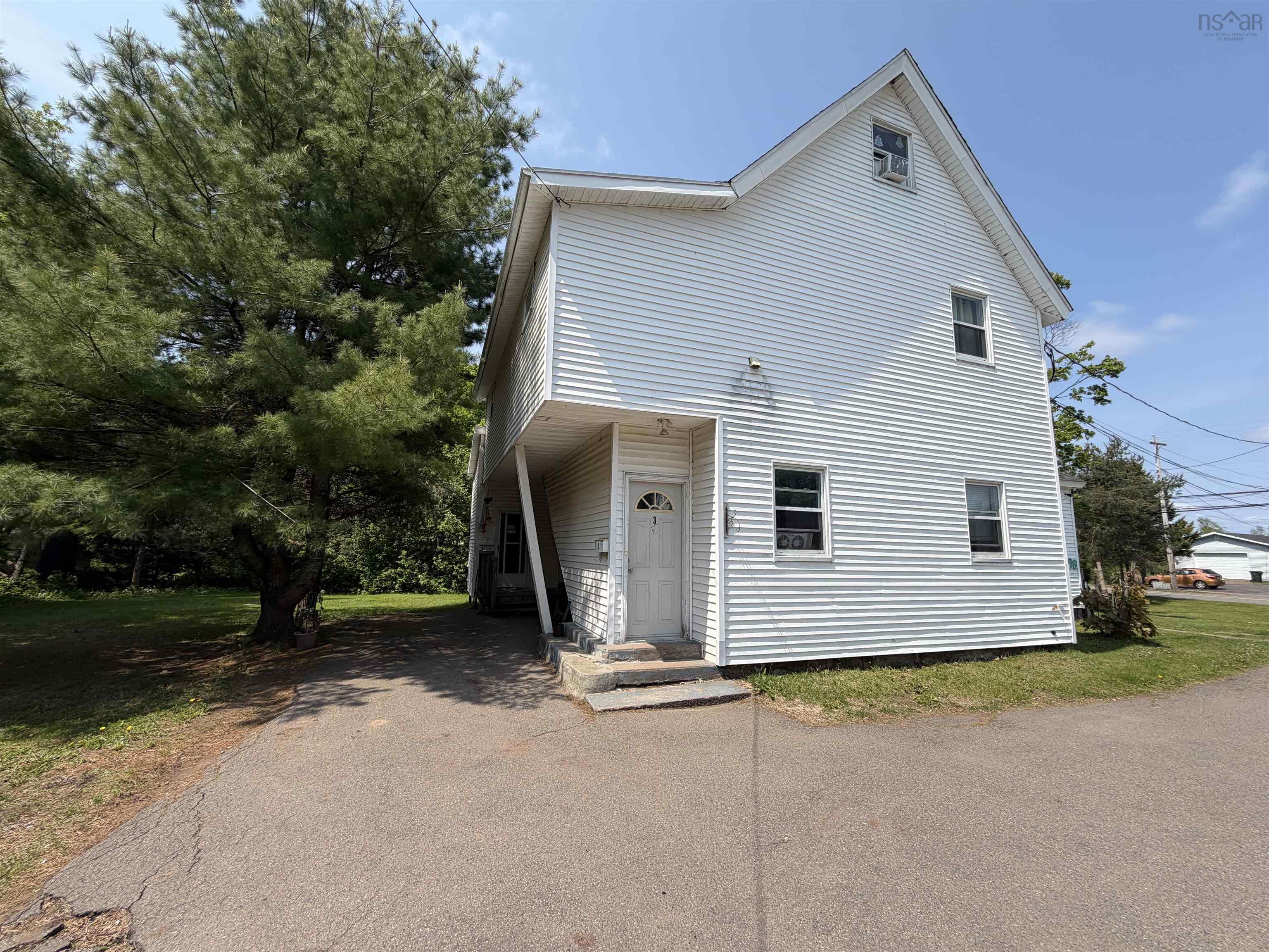 $339,900.00: 98 Victoria Street W, Amherst