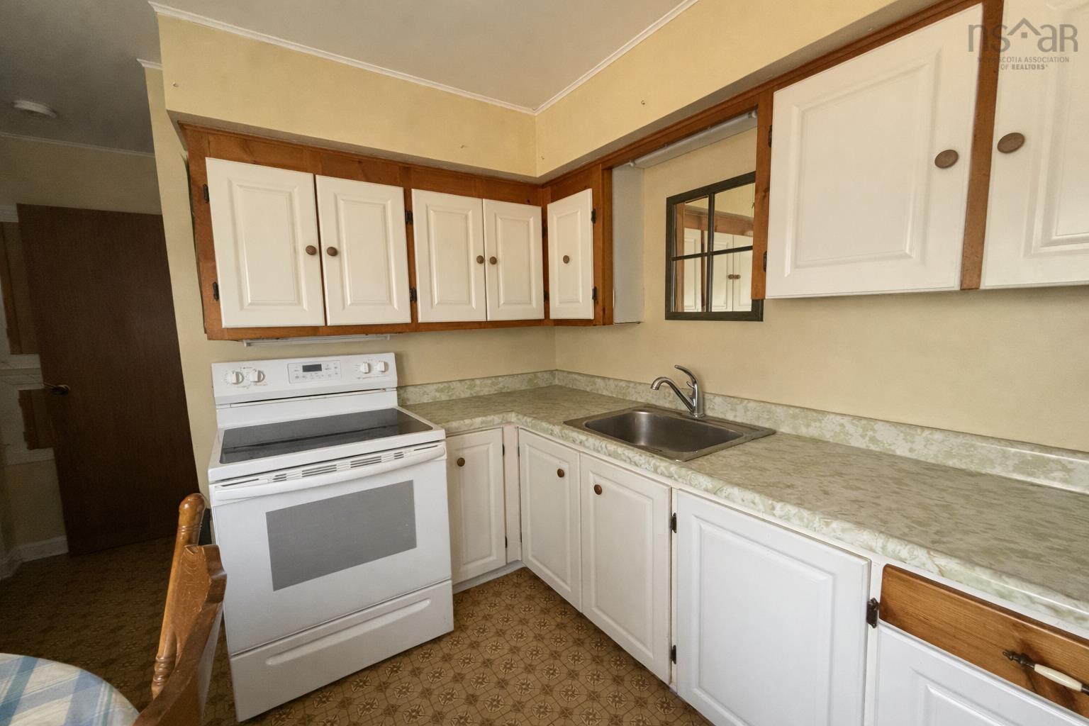 $339,900.00: 98 Victoria Street W, Amherst