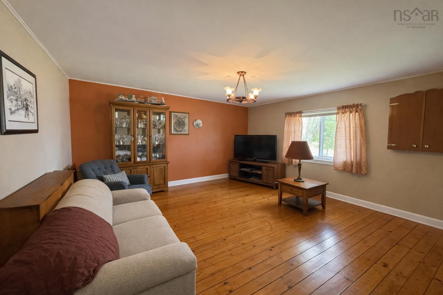 $339,900.00: 98 Victoria Street W, Amherst