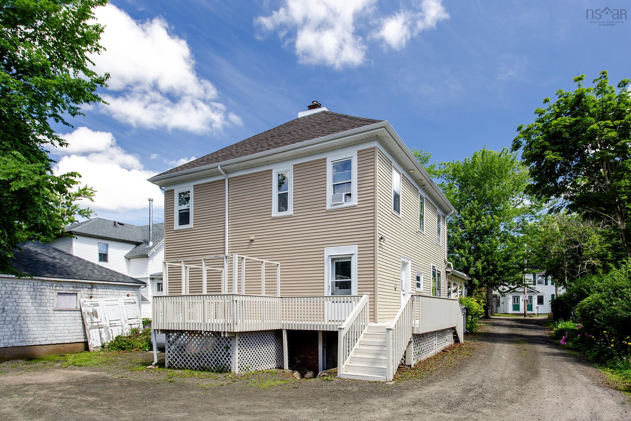 $424,500.00: 540 Main Street, Lawrencetown
