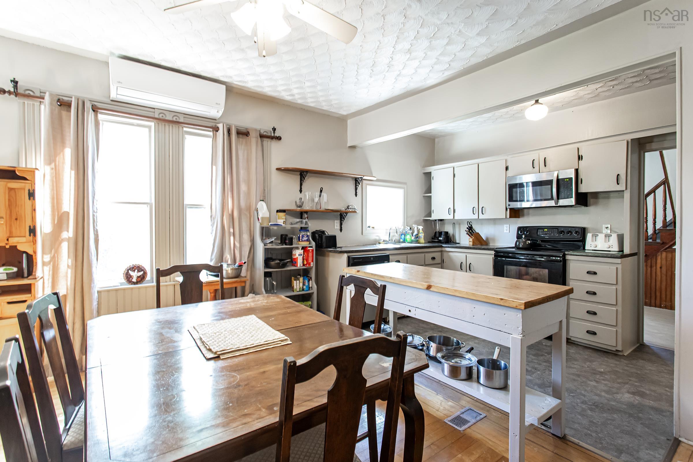 $424,500.00: 540 Main Street, Lawrencetown