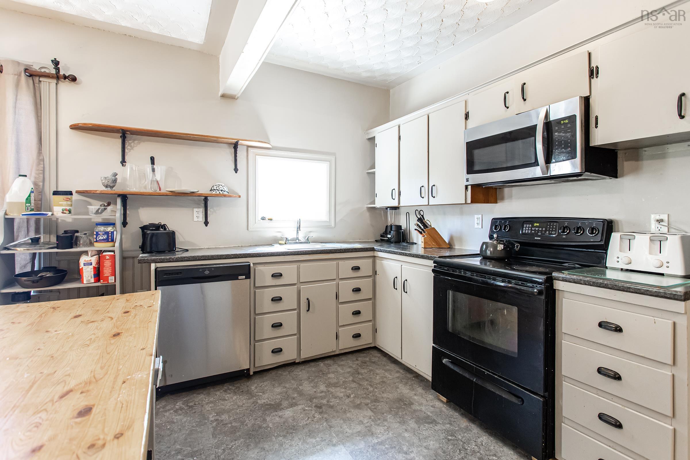 $424,500.00: 540 Main Street, Lawrencetown
