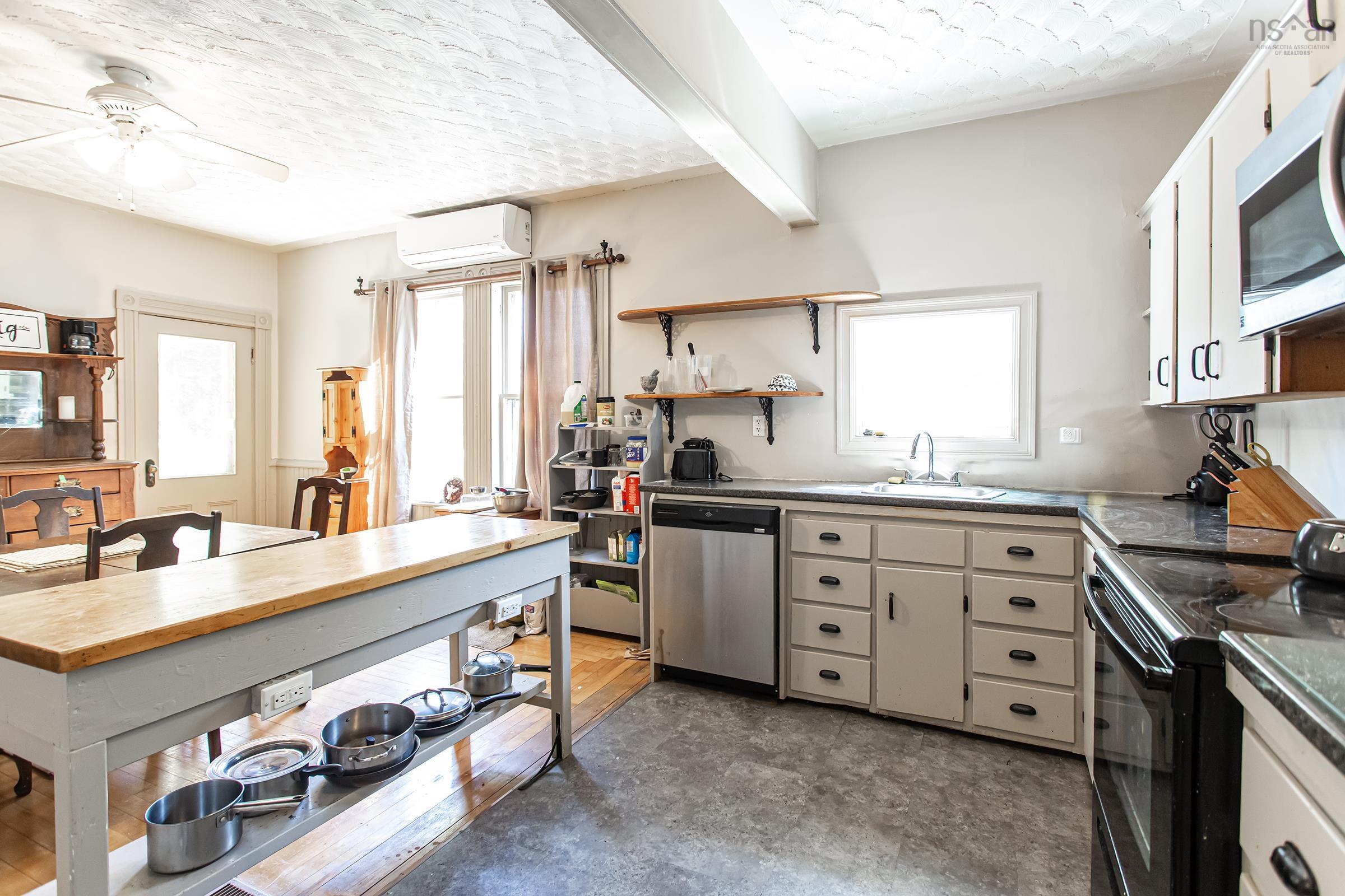 $424,500.00: 540 Main Street, Lawrencetown