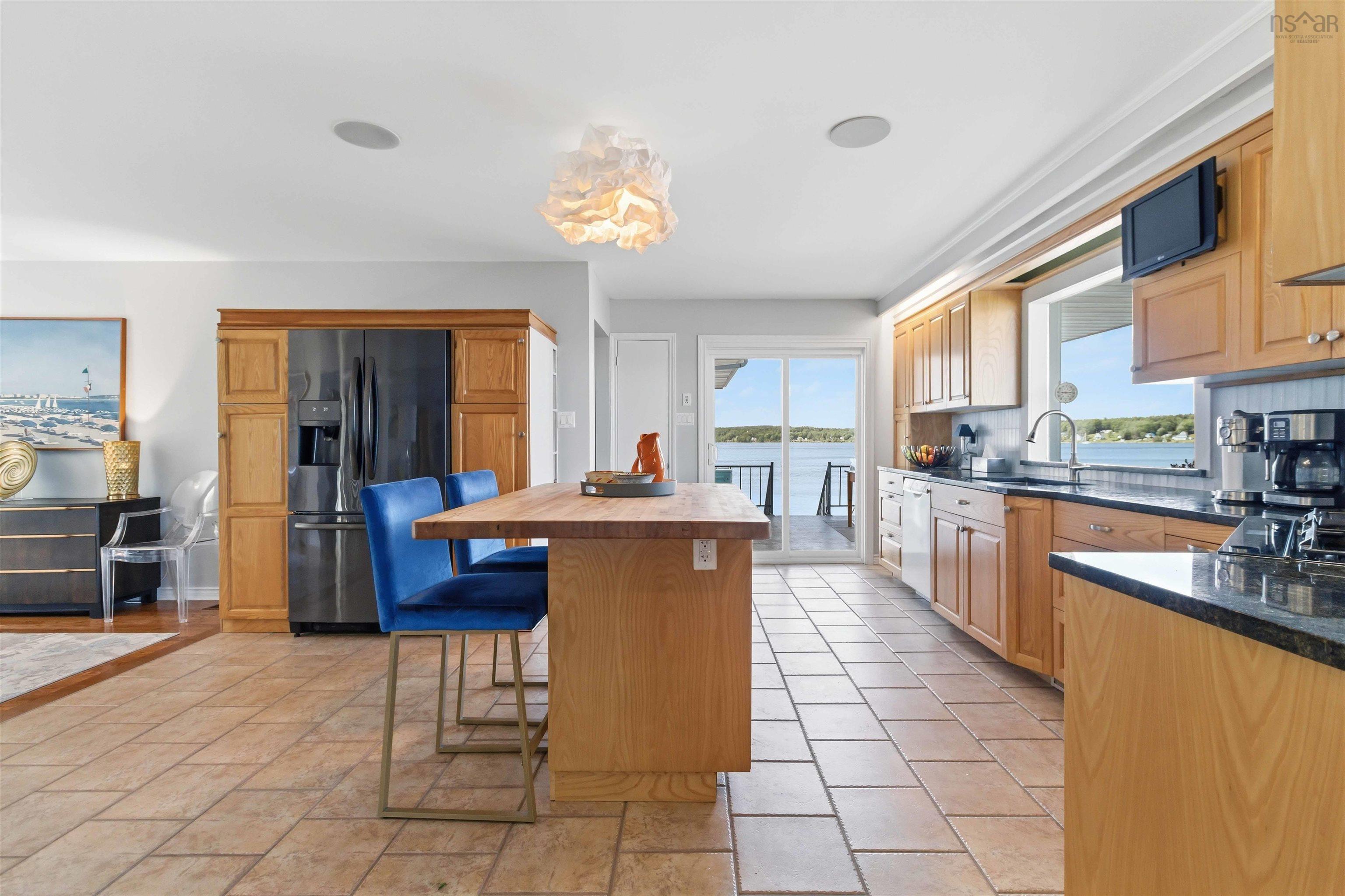 $949,900.00: 2383 Highway 331, West Lahave