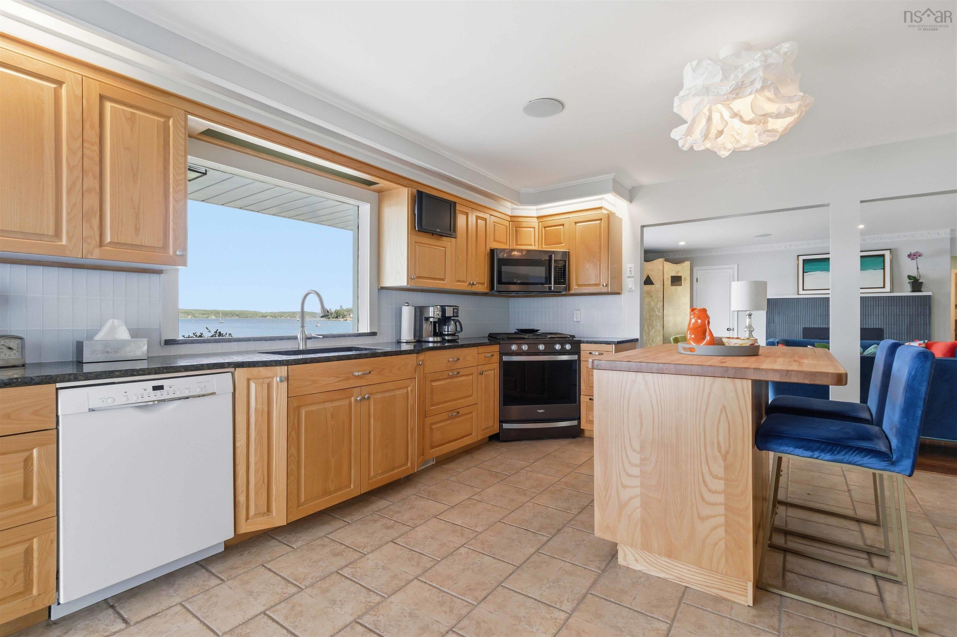 $949,900.00: 2383 Highway 331, West Lahave