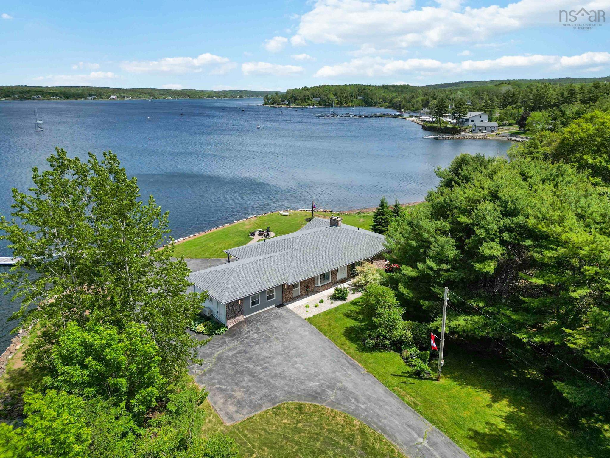 $949,900.00: 2383 Highway 331, West Lahave
