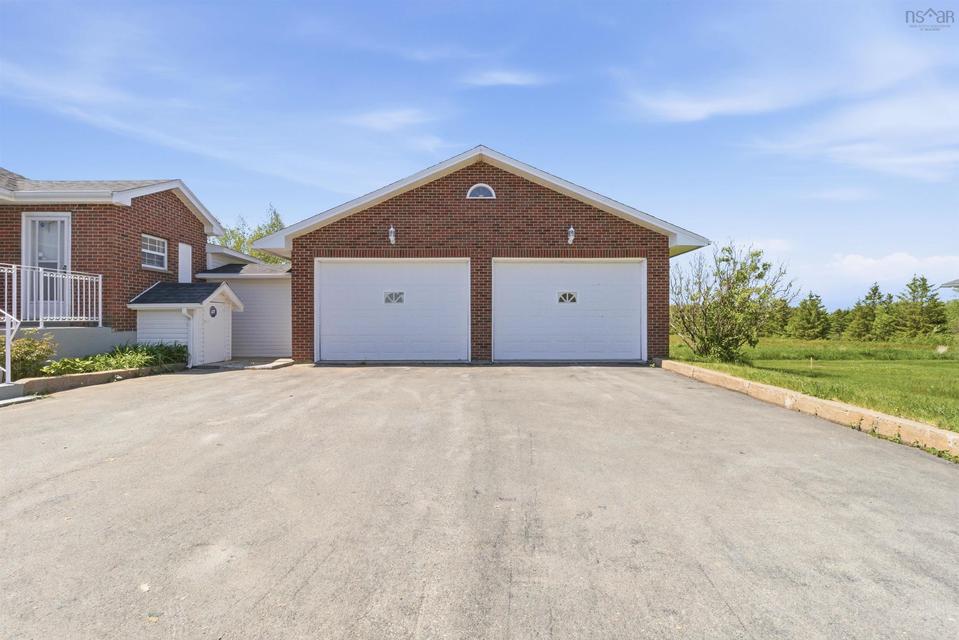$549,900.00: 21 Hillcrest Lane, Upper Burlington