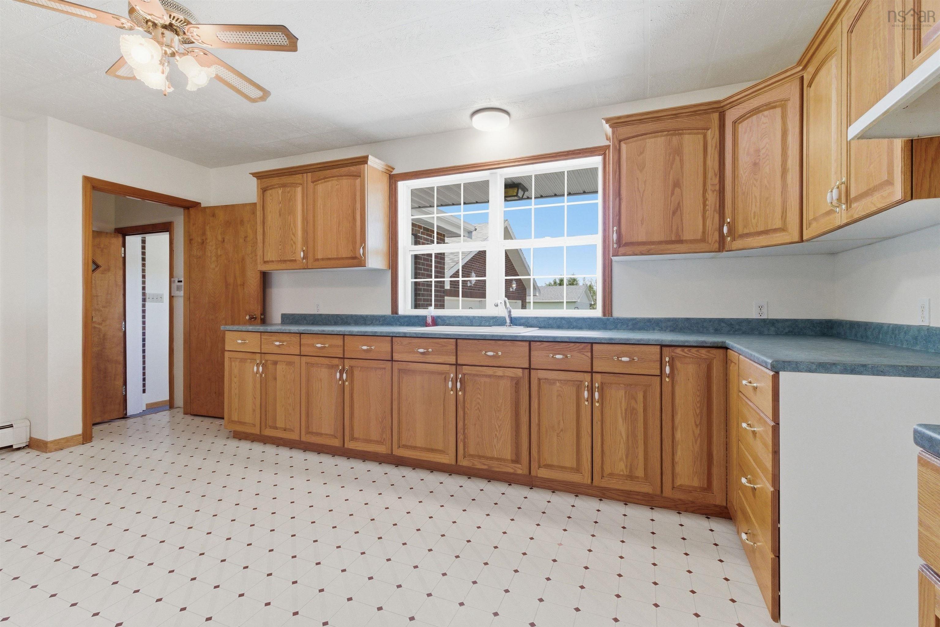 $549,900.00: 21 Hillcrest Lane, Upper Burlington