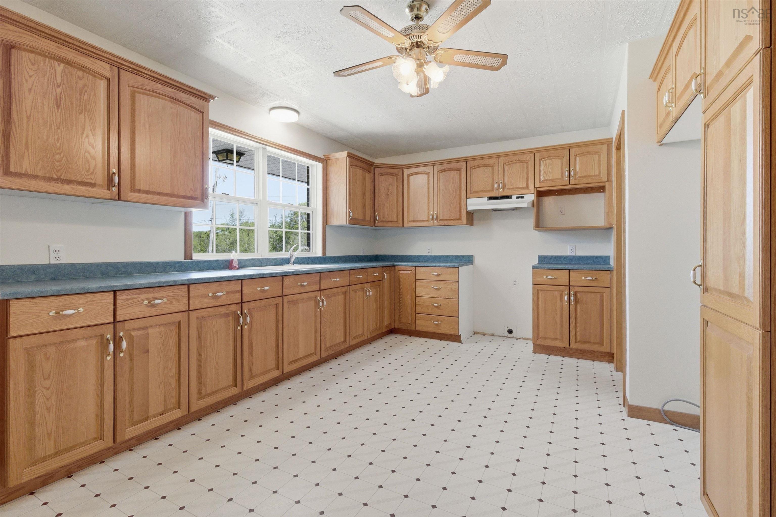$549,900.00: 21 Hillcrest Lane, Upper Burlington