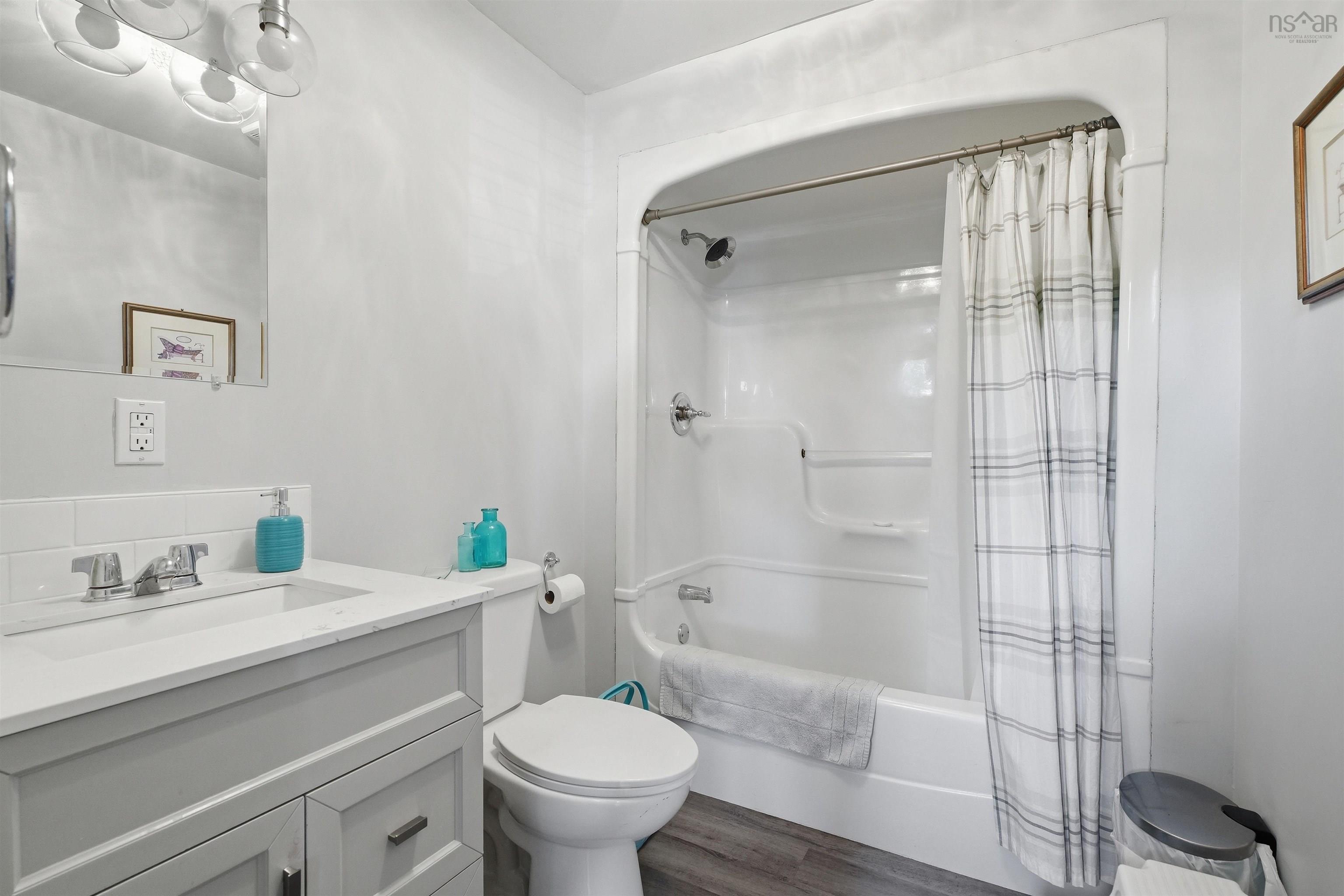 $499,900.00: 360 Highland Avenue, Windsor