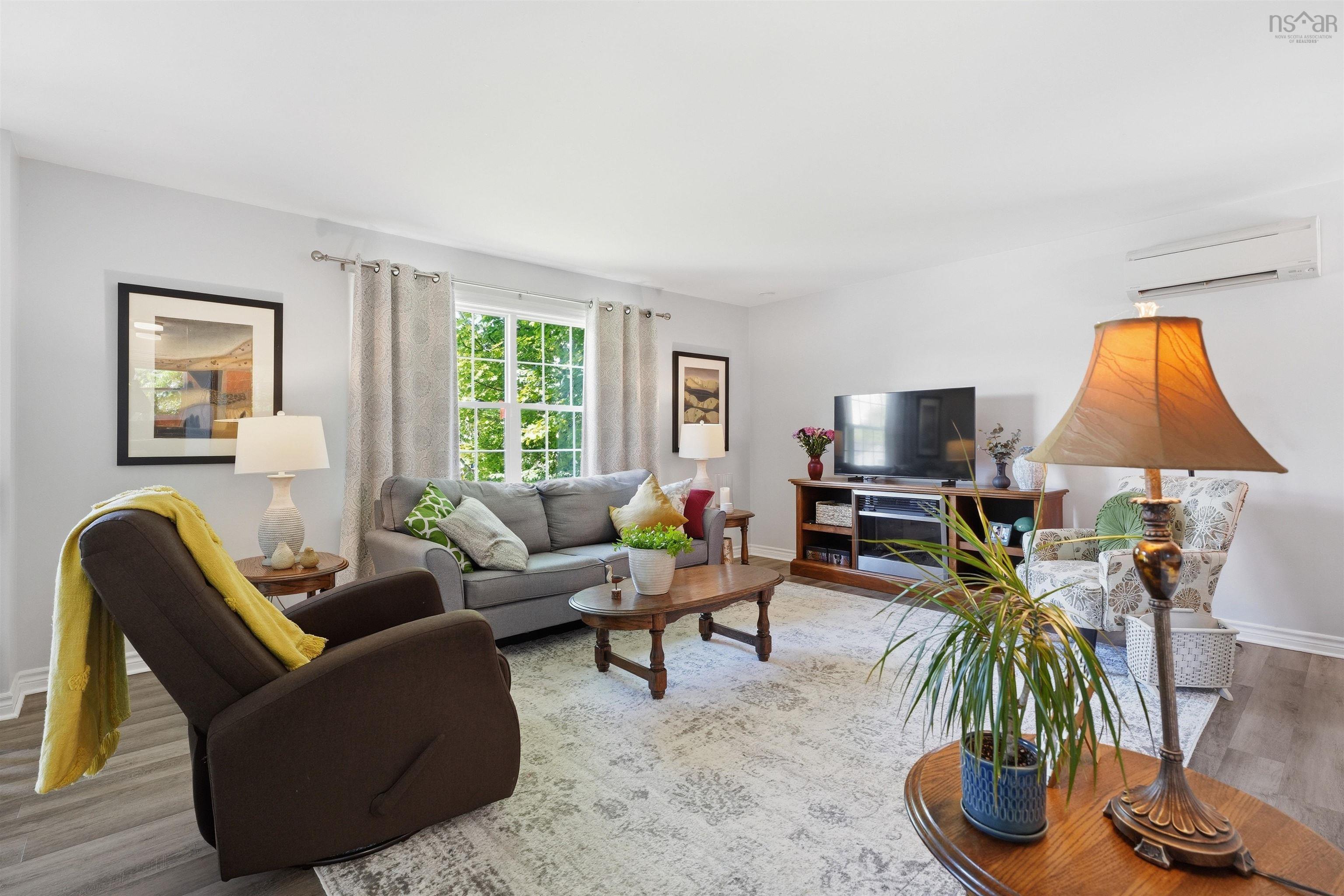 $499,900.00: 360 Highland Avenue, Windsor