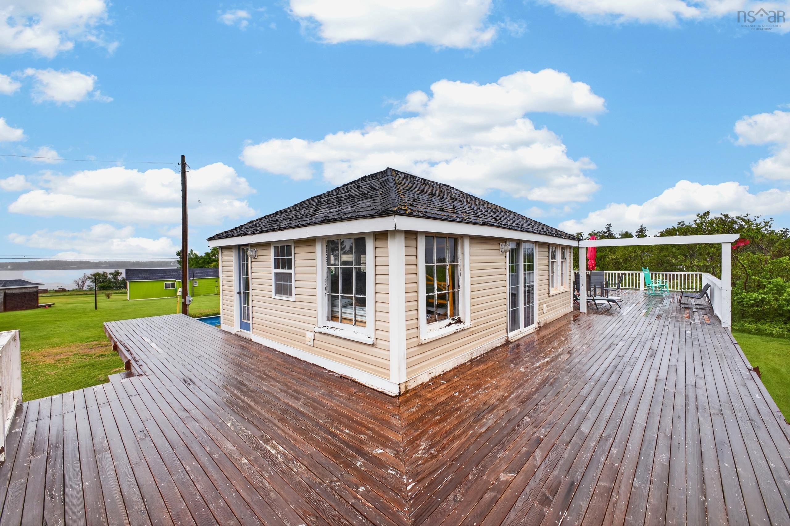 $289,900.00: 15 Memory Lane, Caribou Island