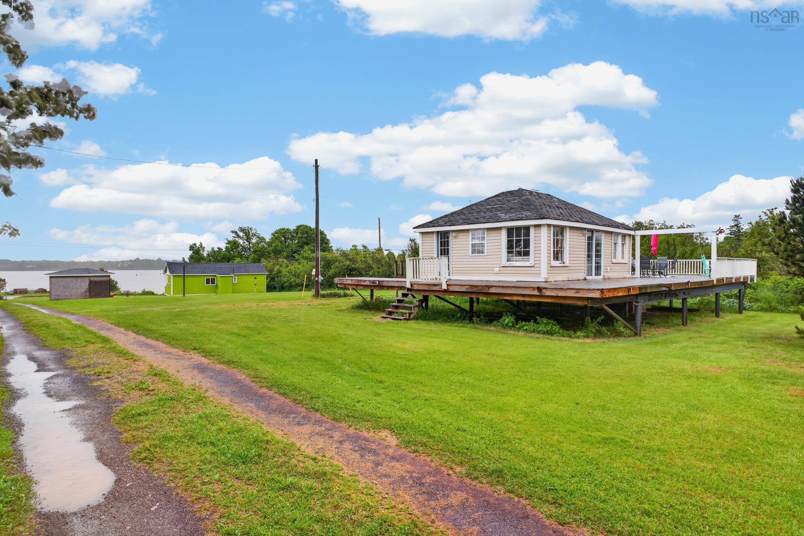 $289,900.00: 15 Memory Lane, Caribou Island