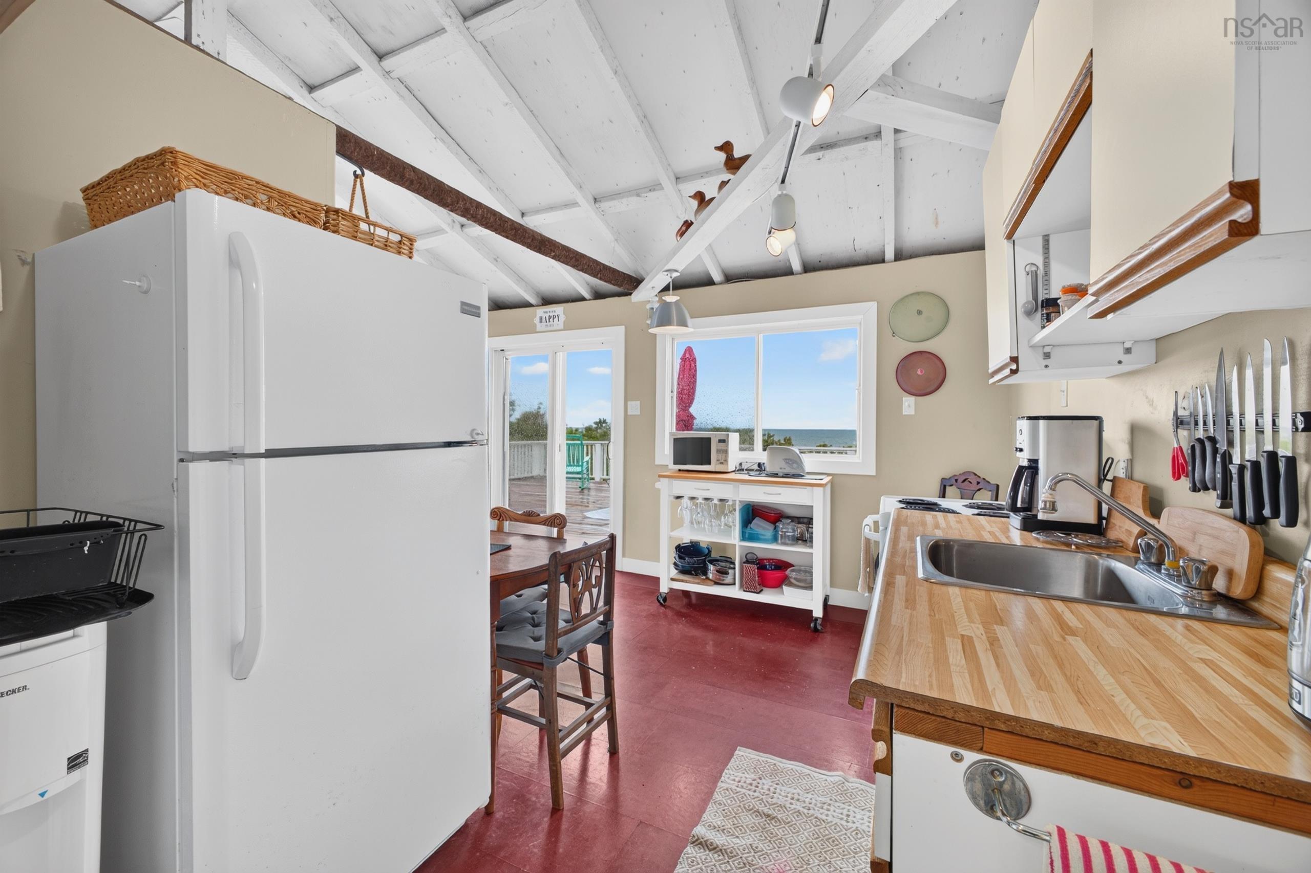$289,900.00: 15 Memory Lane, Caribou Island
