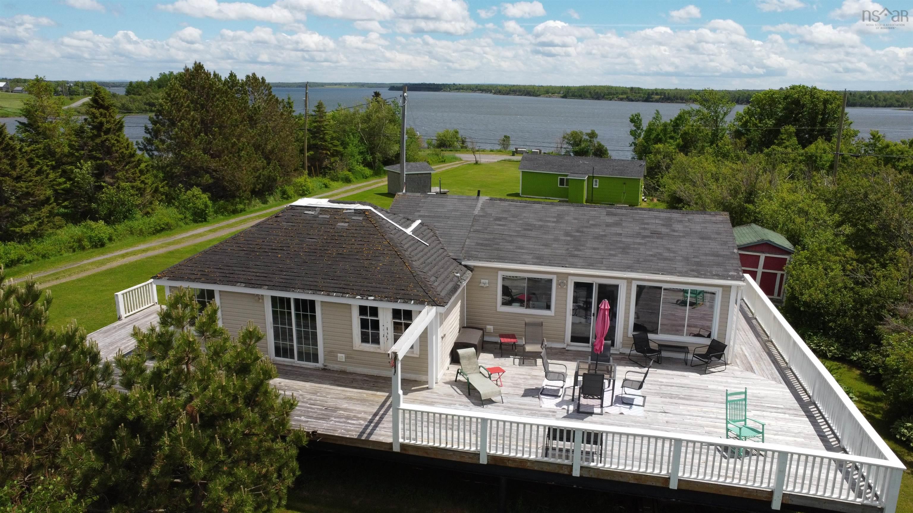 $289,900.00: 15 Memory Lane, Caribou Island
