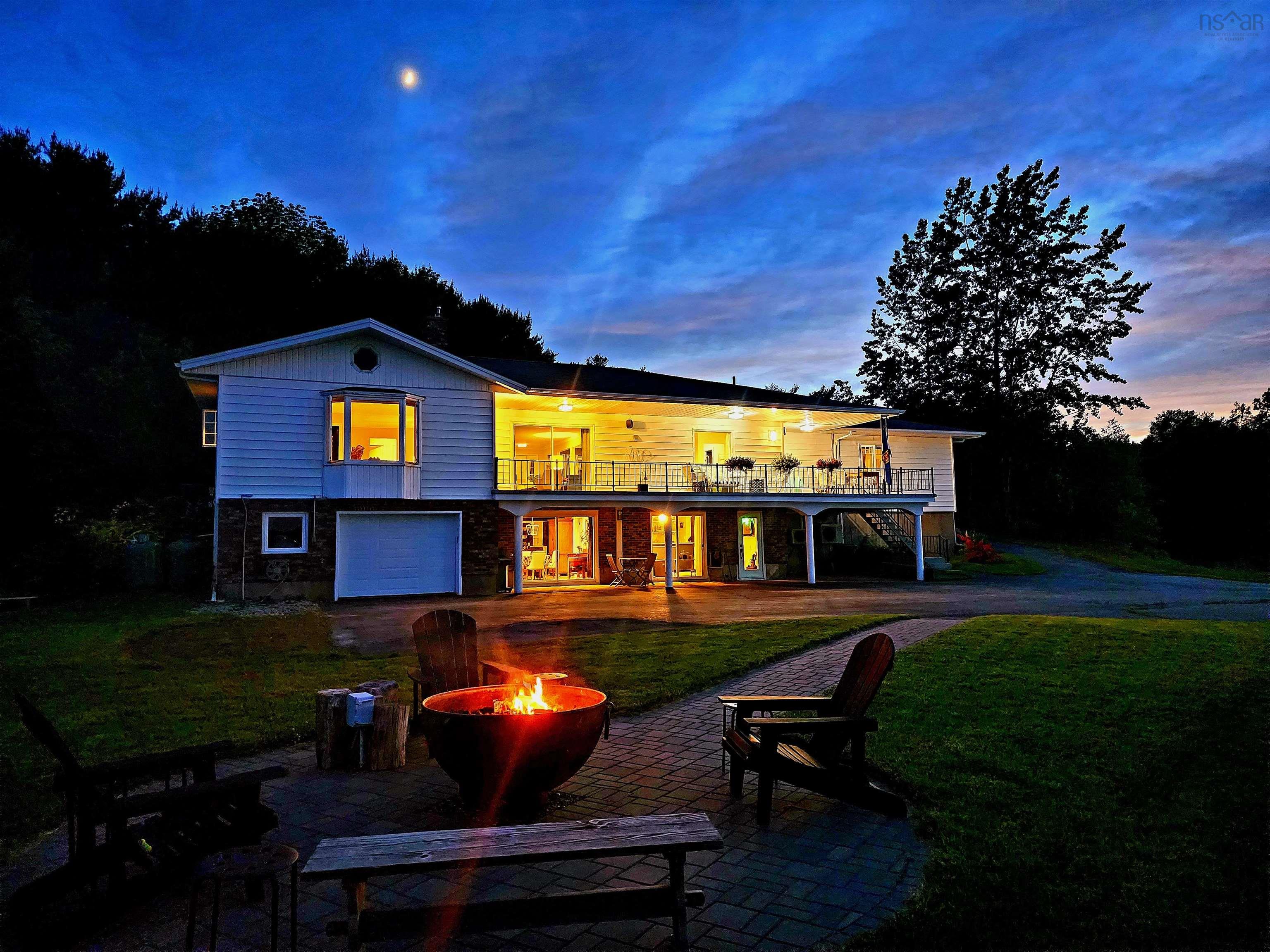 $949,900.00: 2383 Highway 331, West Lahave