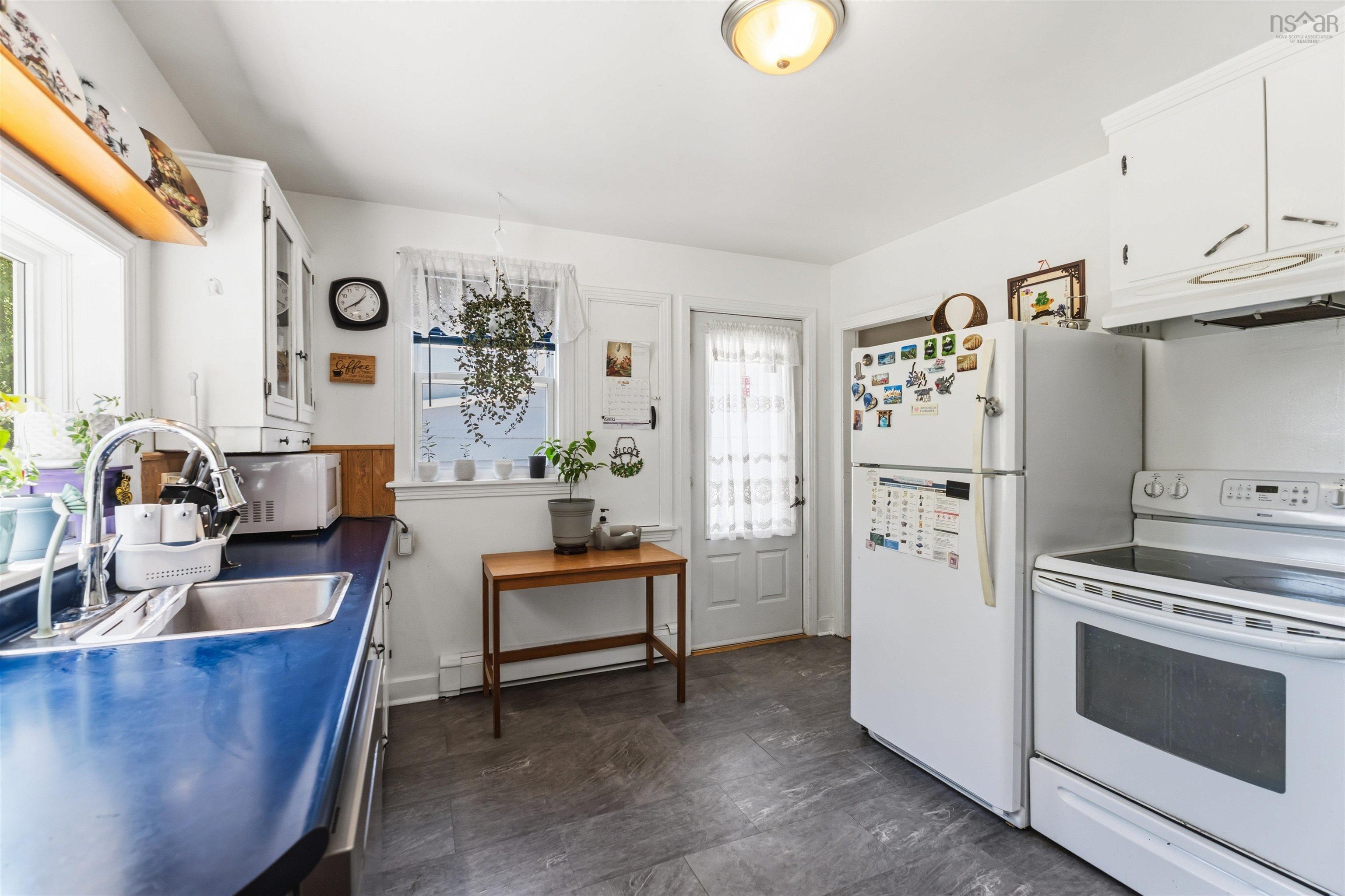 $375,000.00: 26 Spring Garden Rd Middleton, NS, Middleton