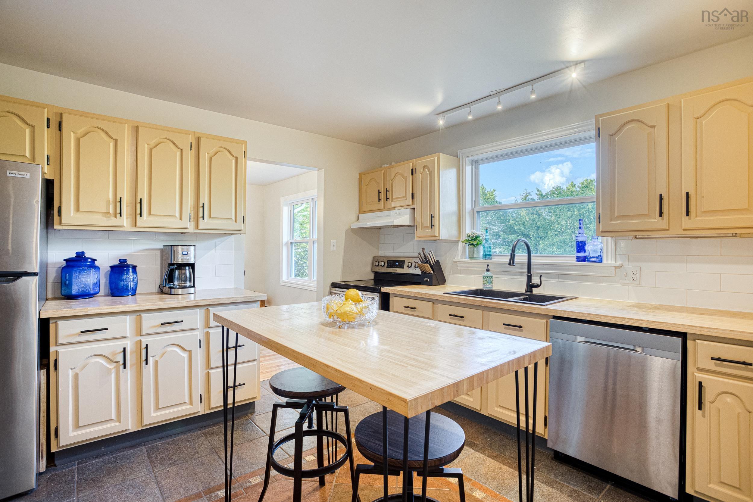 $699,499.00: 235 Pleasant Drive, Gaetz Brook