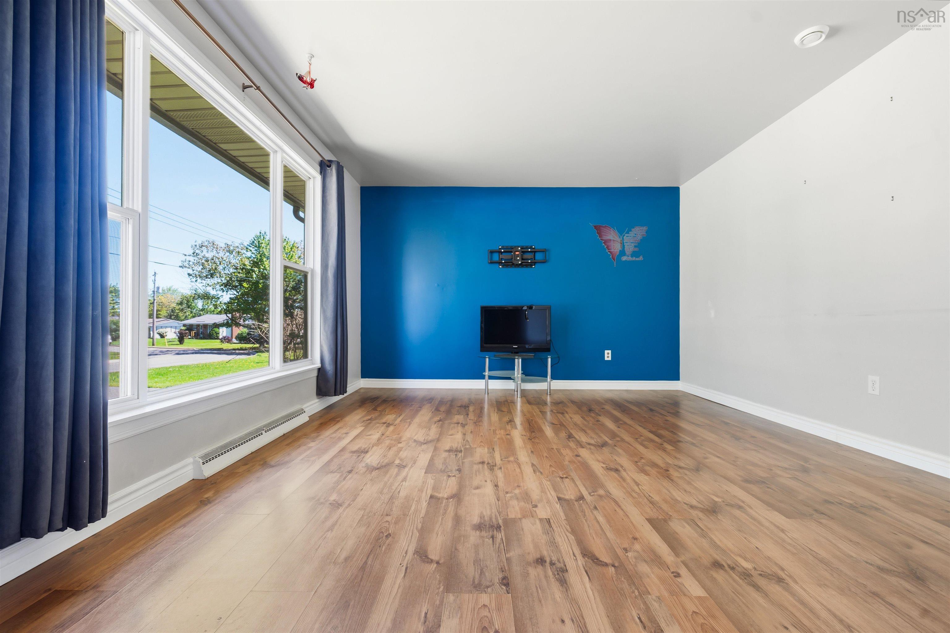 $389,000.00: 125 Oxford Street, Stellarton