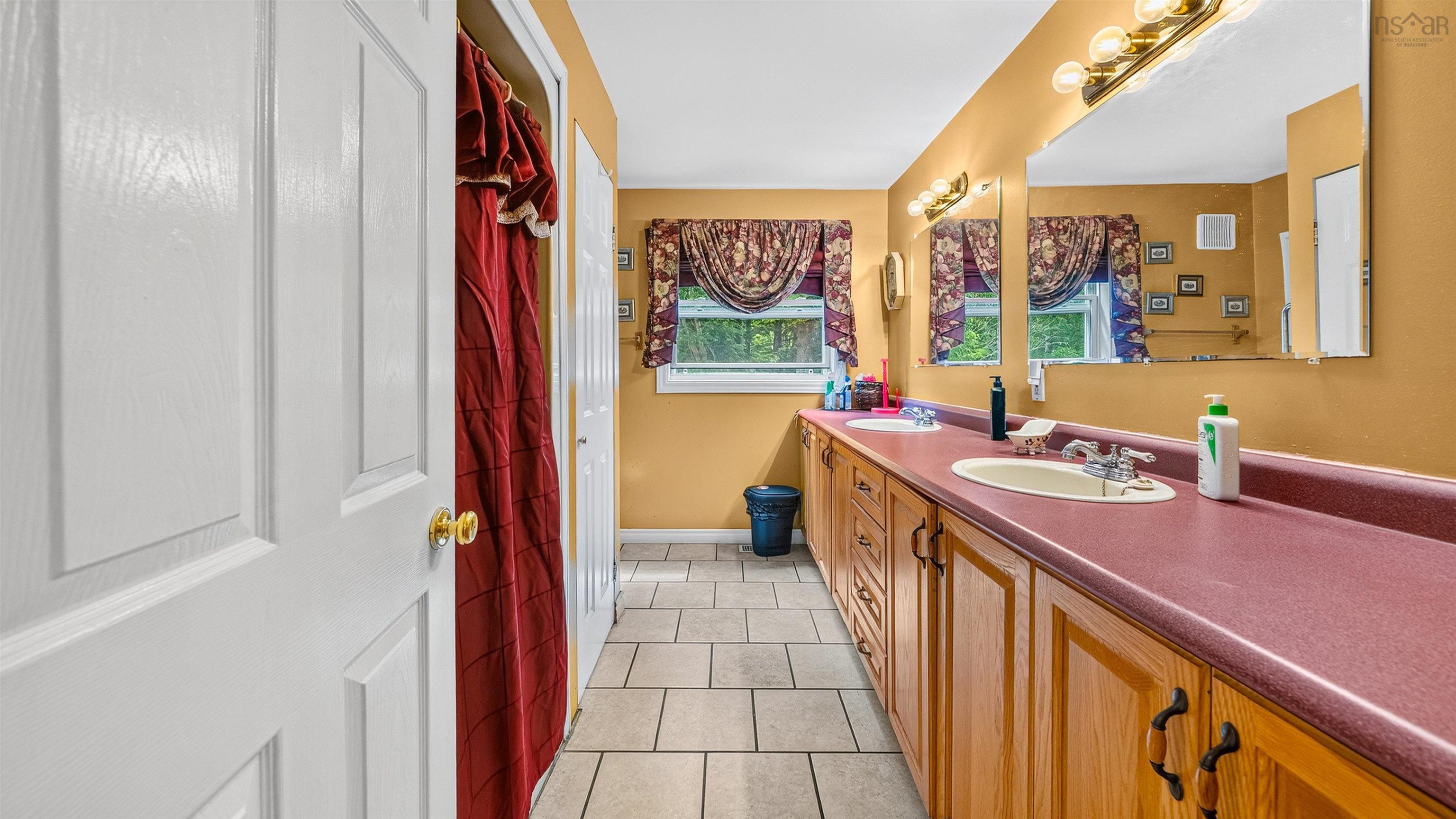 $559,900.00: 70 Station Road, Kinsac