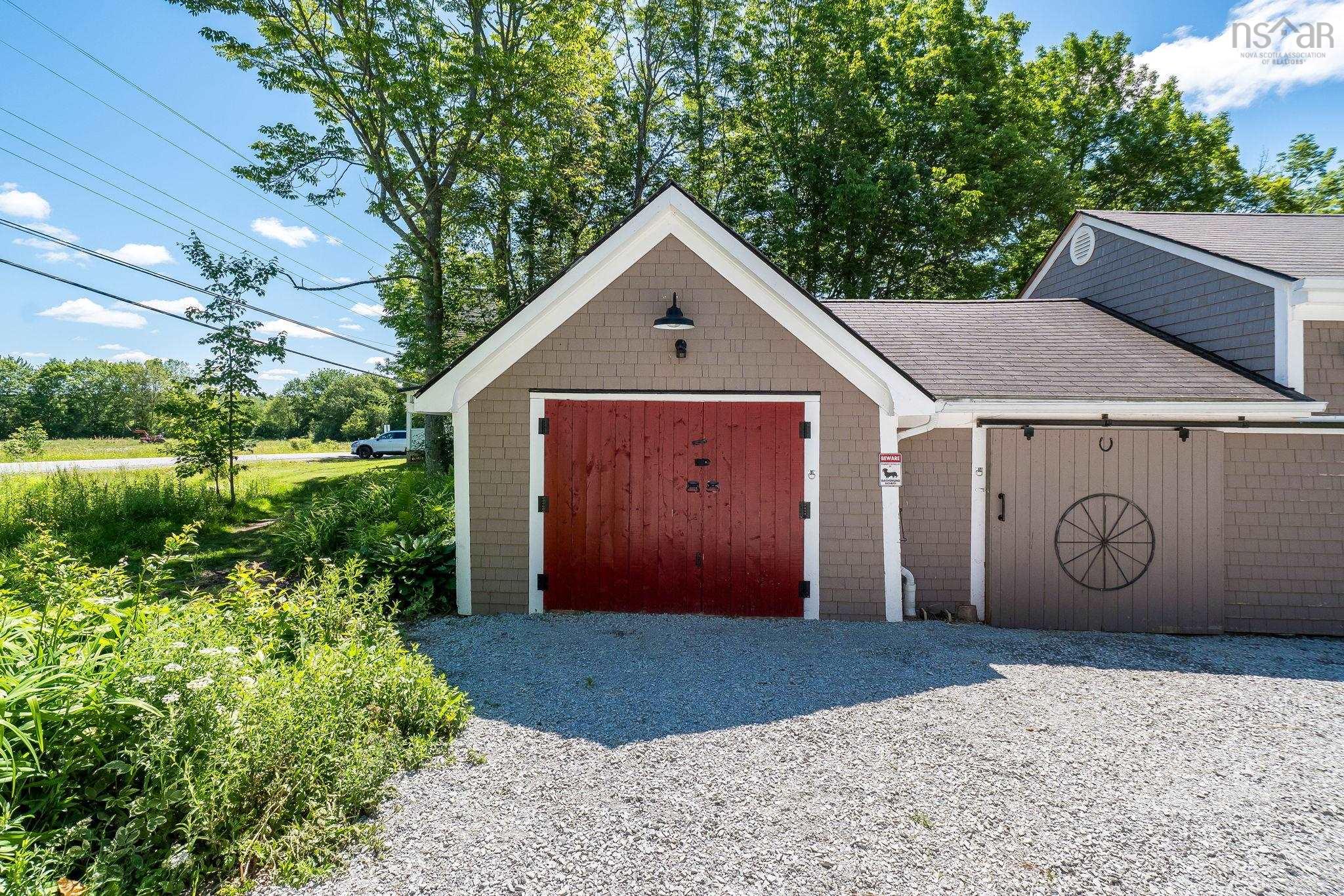 $649,900.00: 3473 Highway 215, Centre Burlington