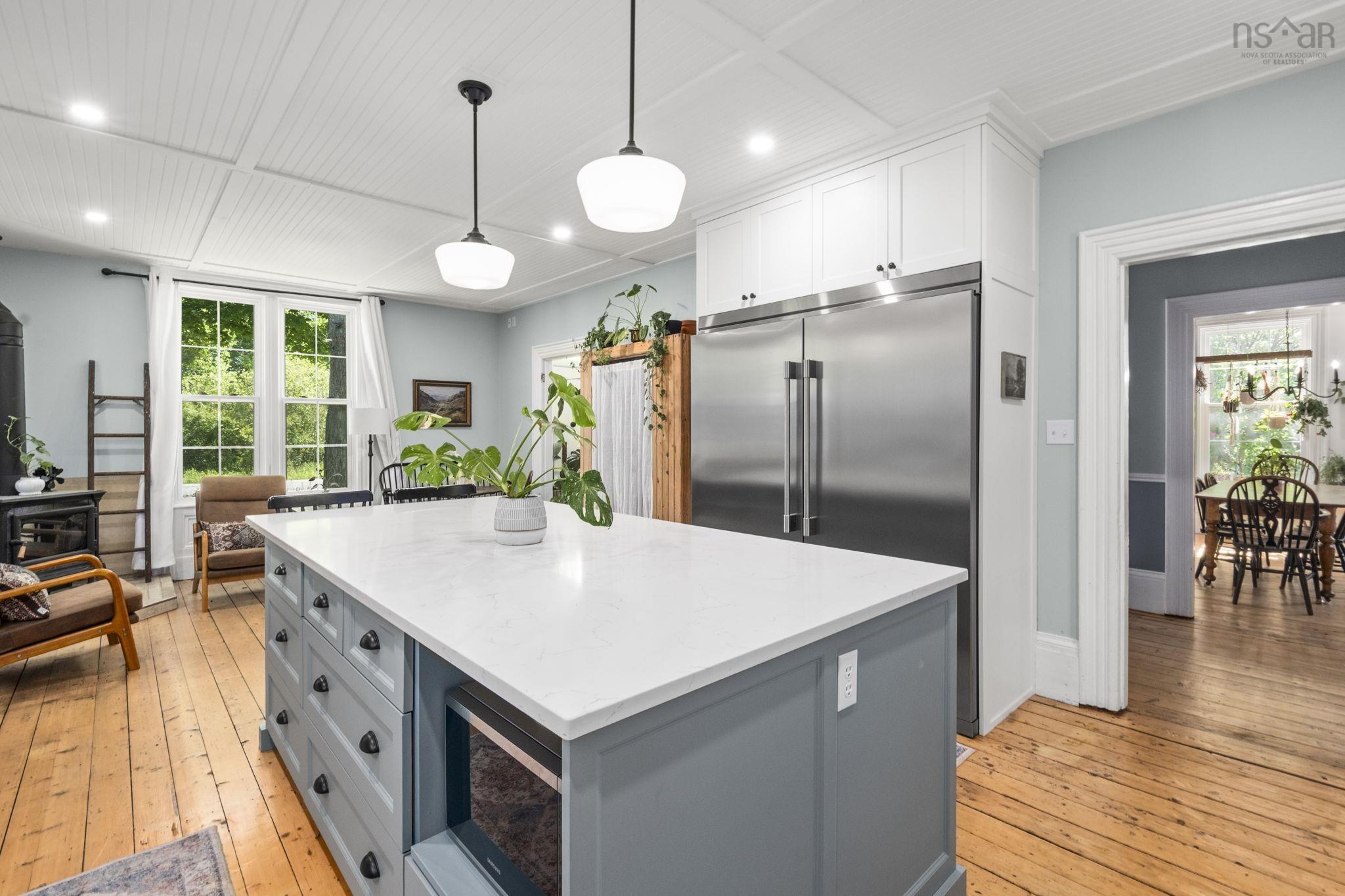 $649,900.00: 3473 Highway 215, Centre Burlington