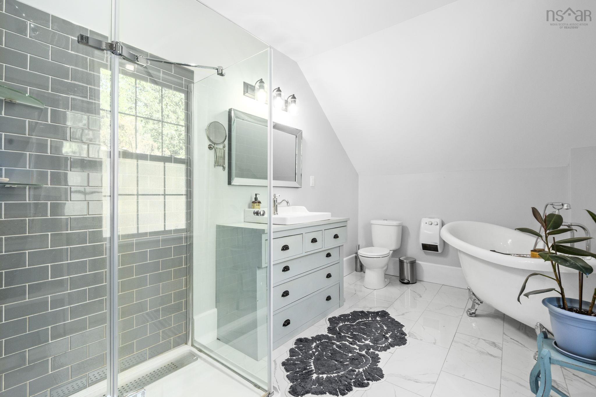 $649,900.00: 3473 Highway 215, Centre Burlington