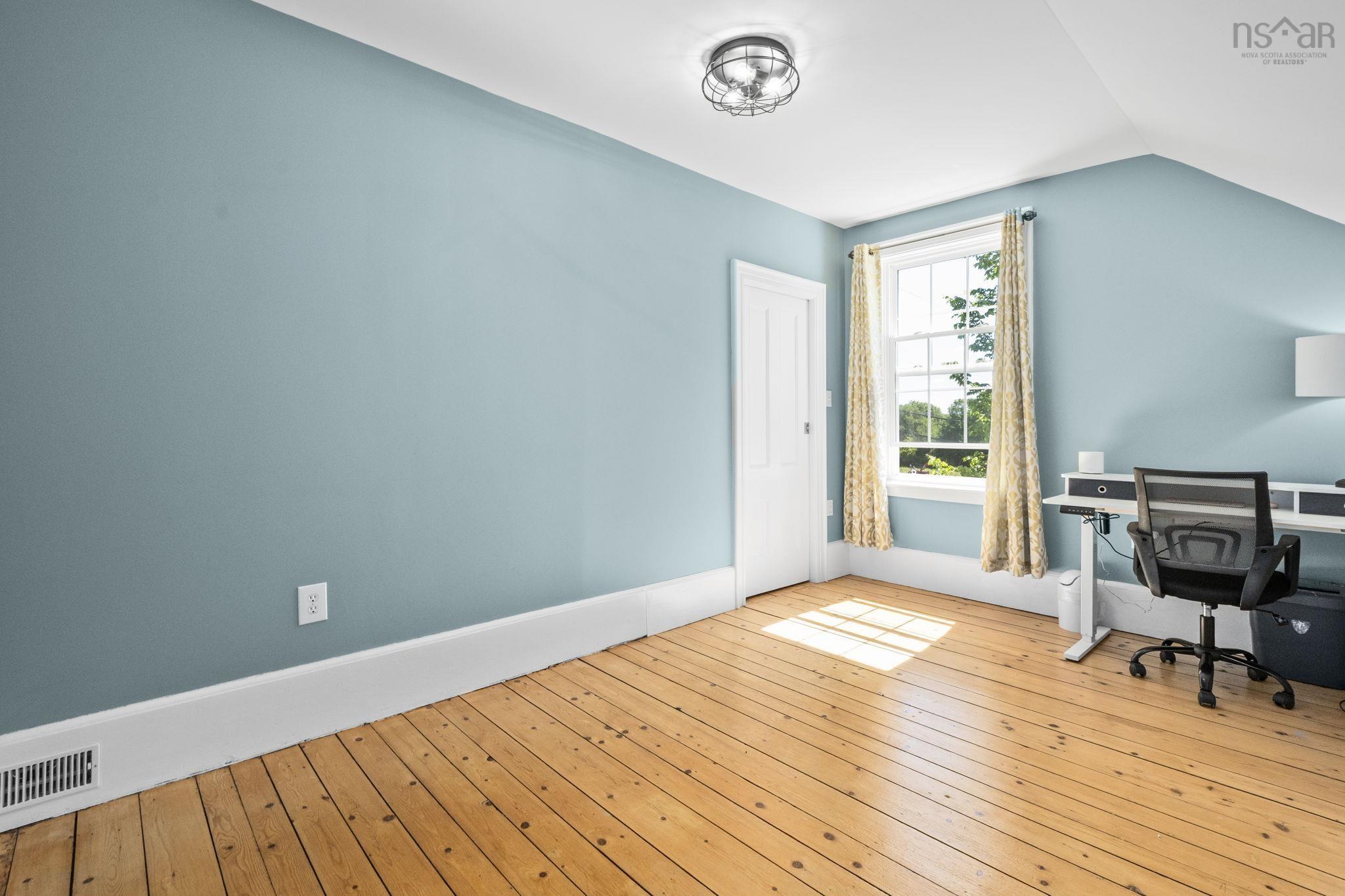 $649,900.00: 3473 Highway 215, Centre Burlington