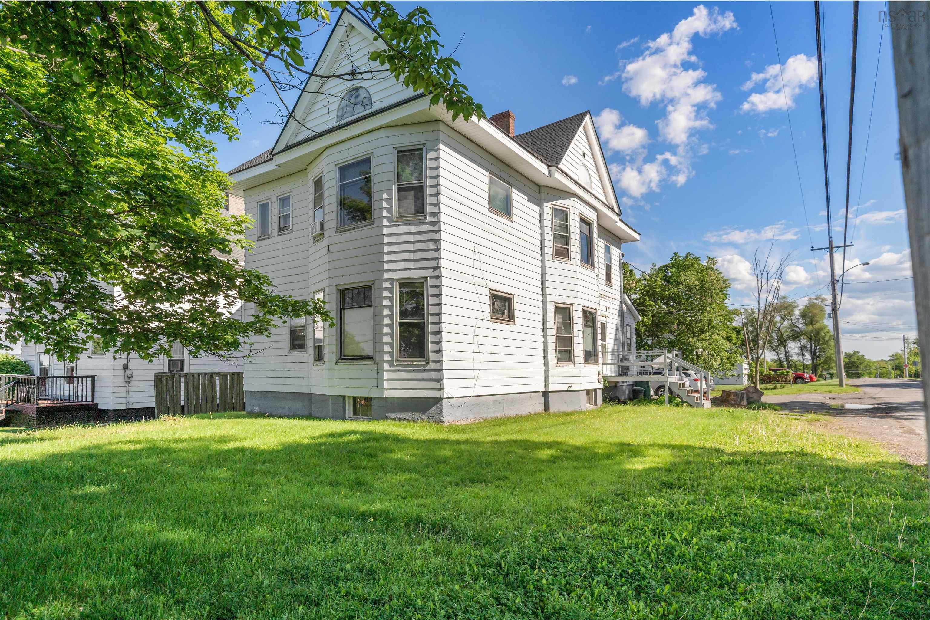 $349,900.00: 105 Park Street, Stellarton