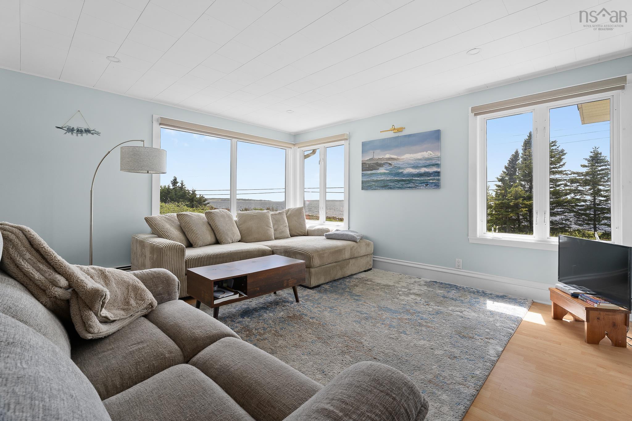 $499,900.00: 5324 Highway 329, Blandford