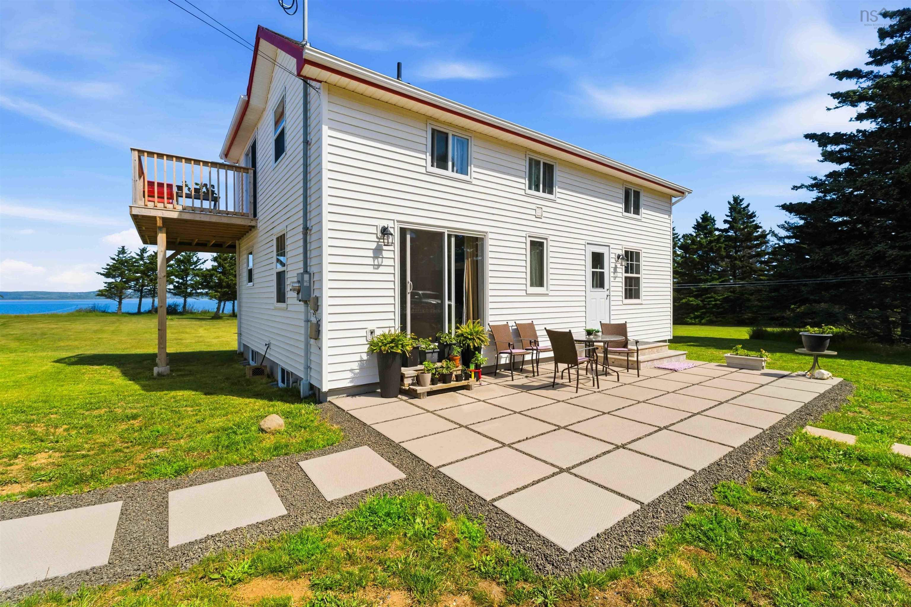 $549,500.00: 7939 Highway 101, Barton