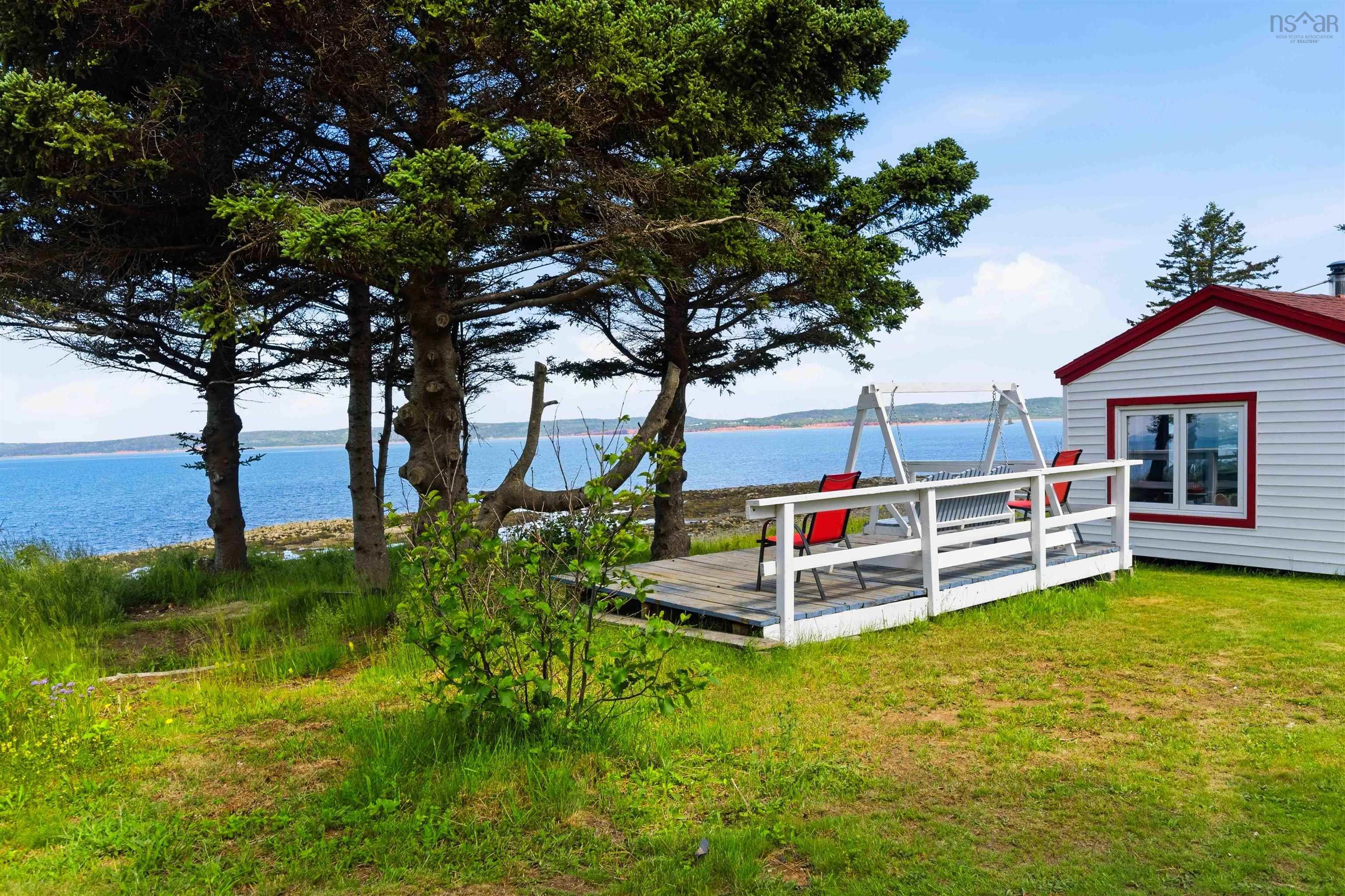 $549,500.00: 7939 Highway 101, Barton