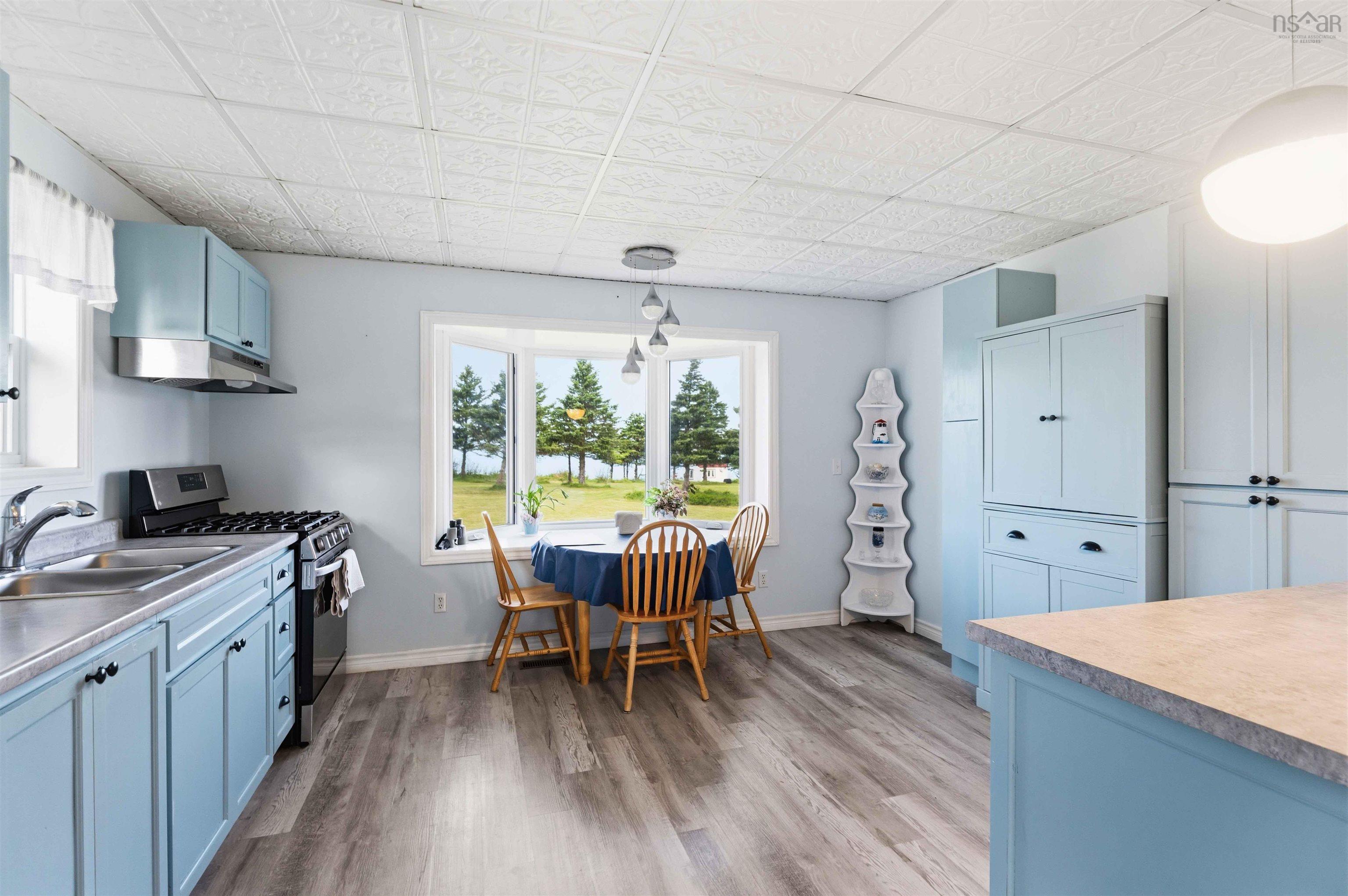 $549,500.00: 7939 Highway 101, Barton