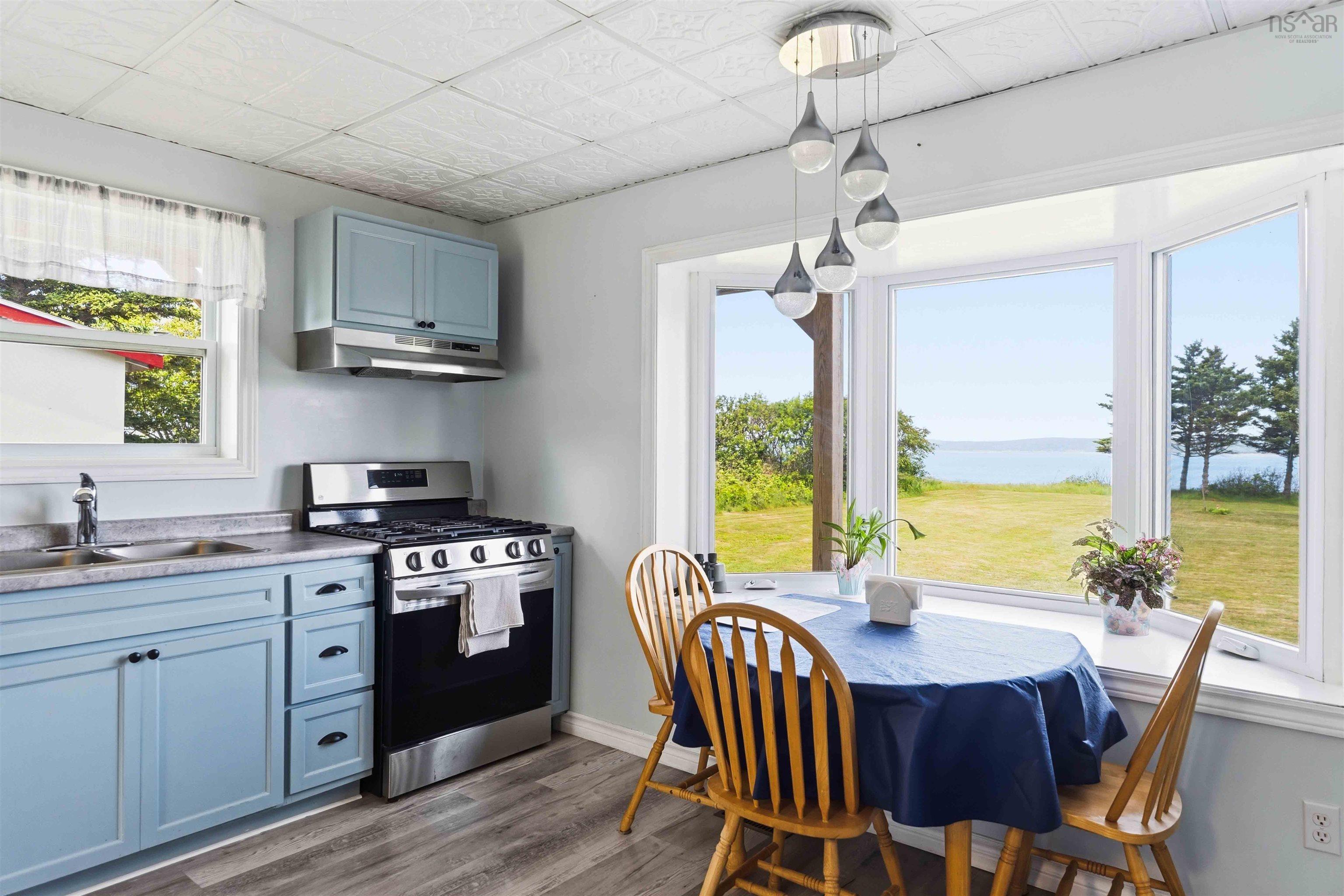 $549,500.00: 7939 Highway 101, Barton
