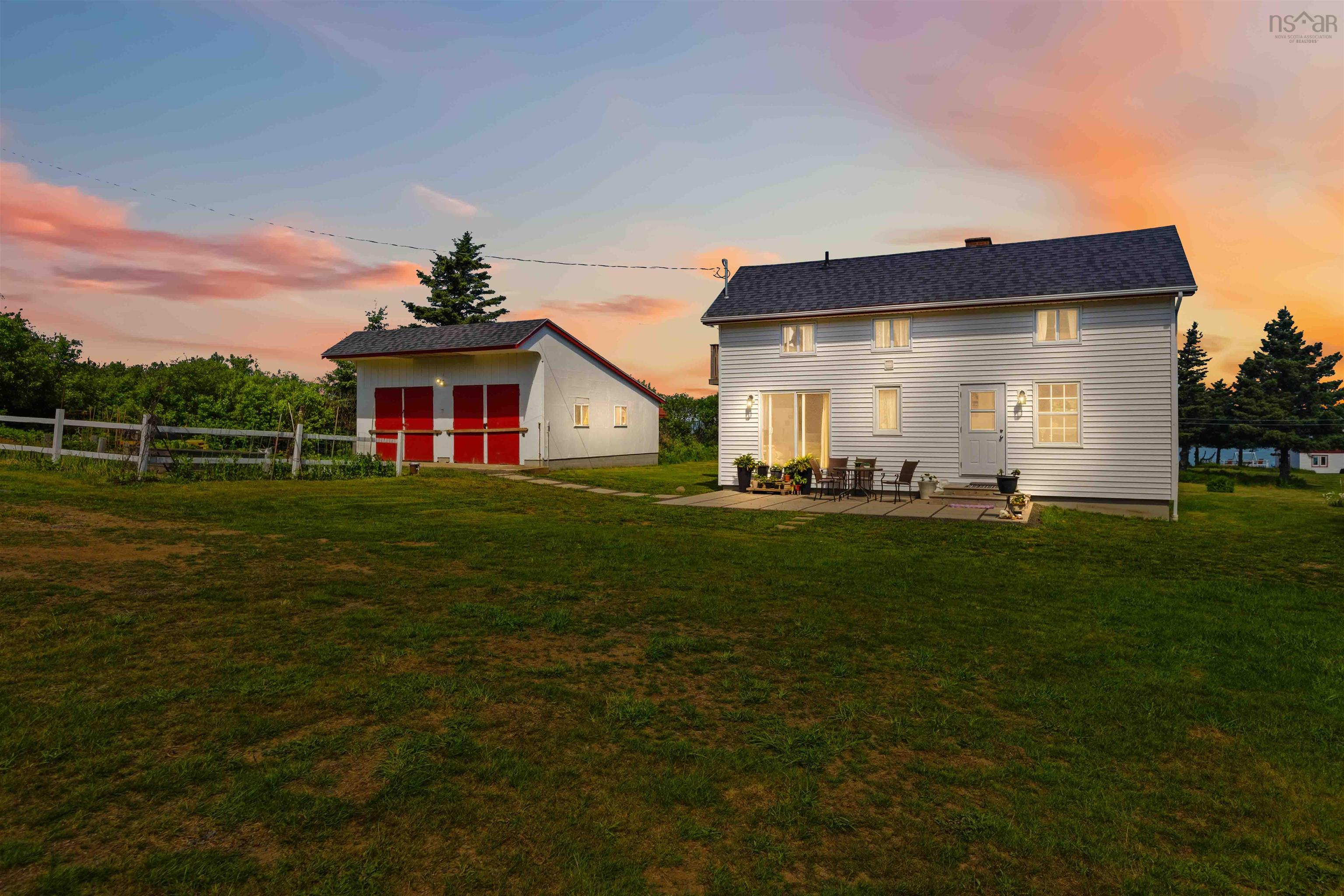 $549,500.00: 7939 Highway 101, Barton