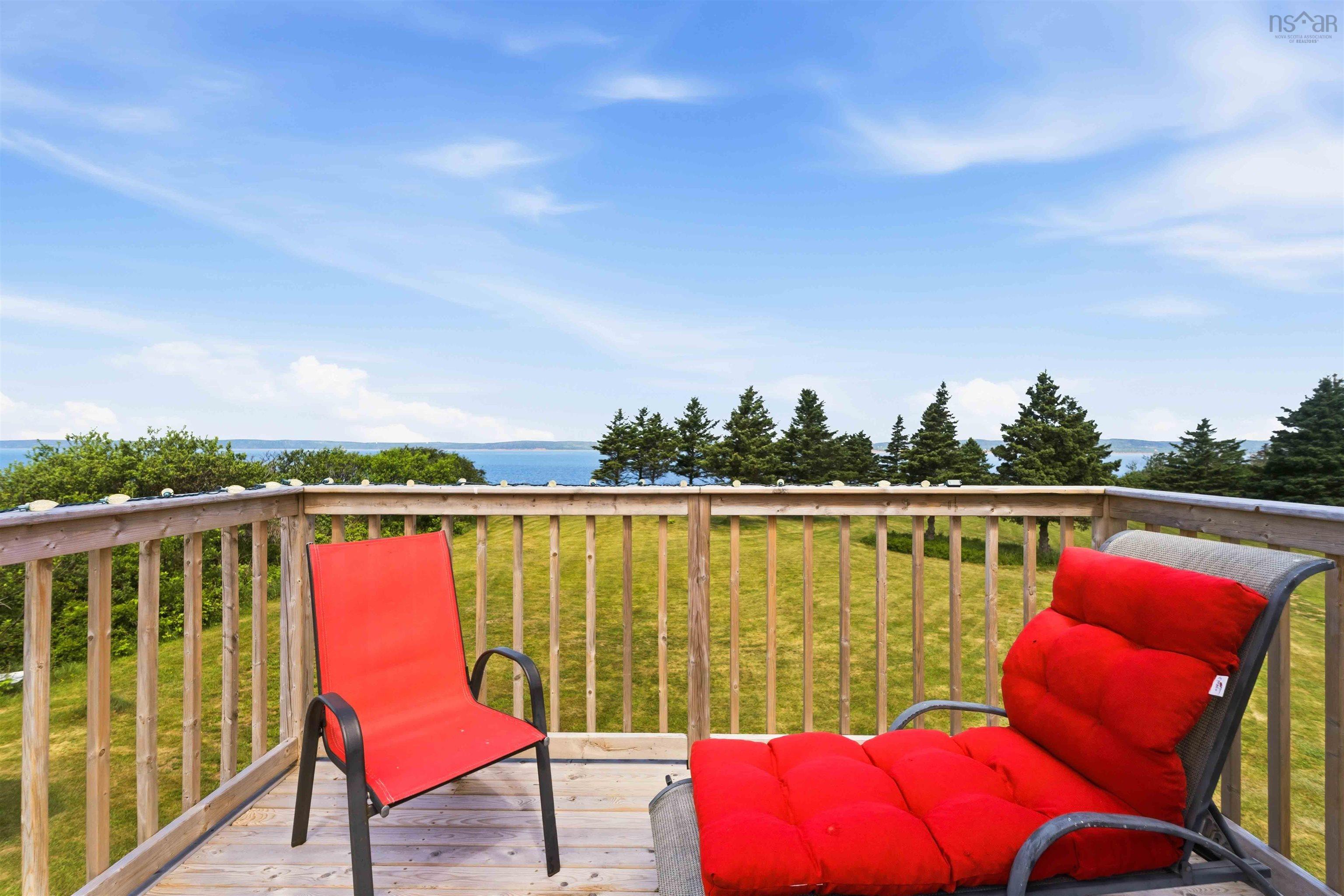 $549,500.00: 7939 Highway 101, Barton