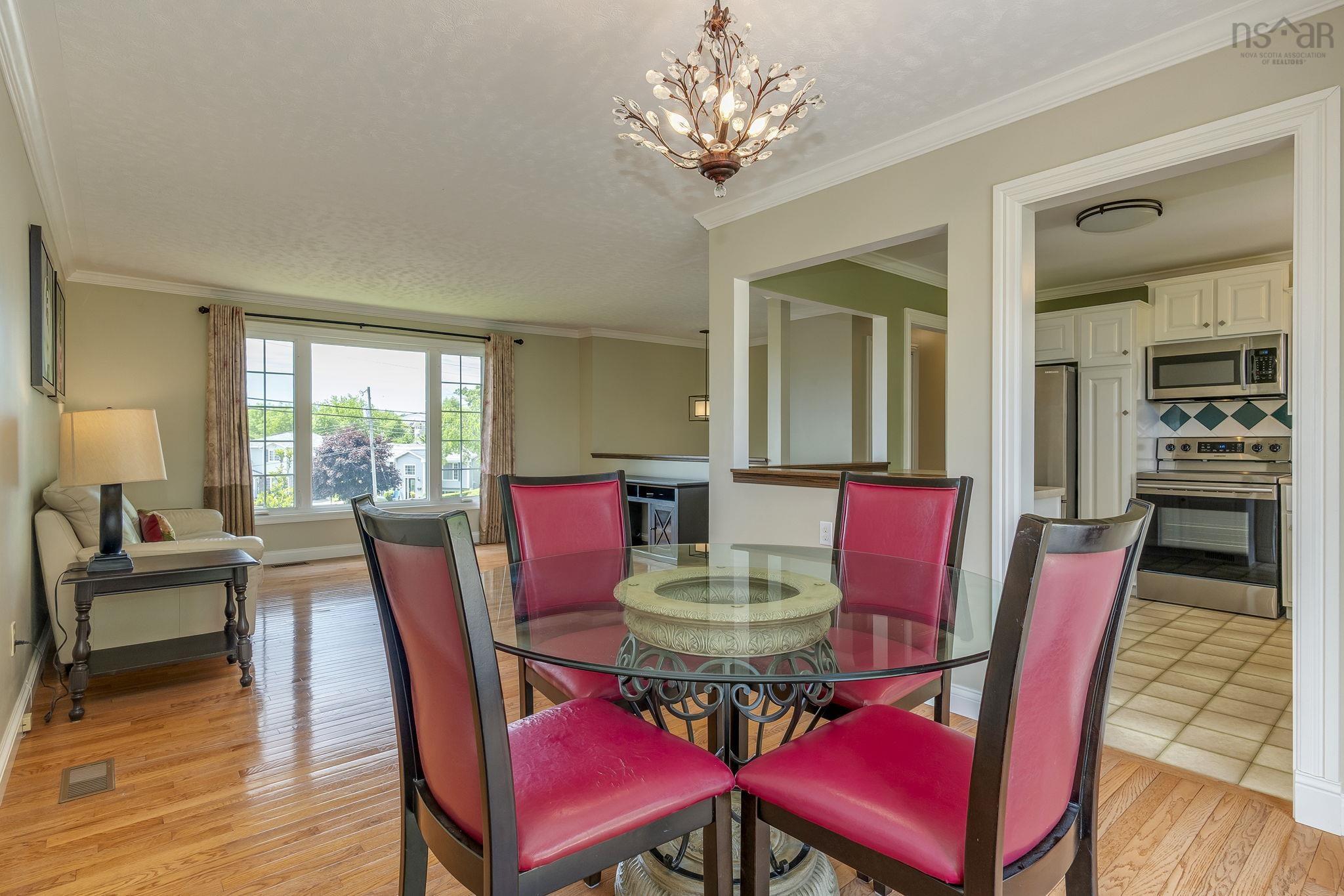 $569,000.00: 28 Eastwood Court, Forest Hills