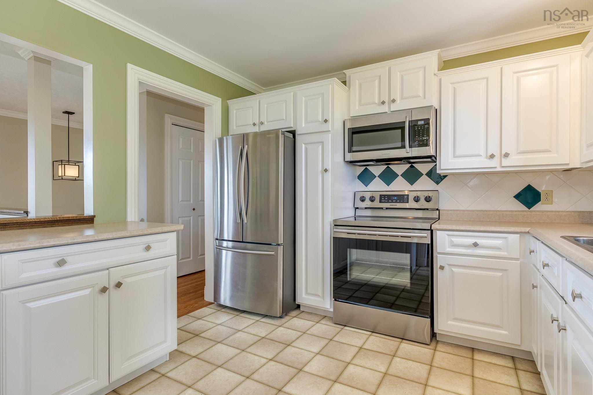 $569,000.00: 28 Eastwood Court, Forest Hills
