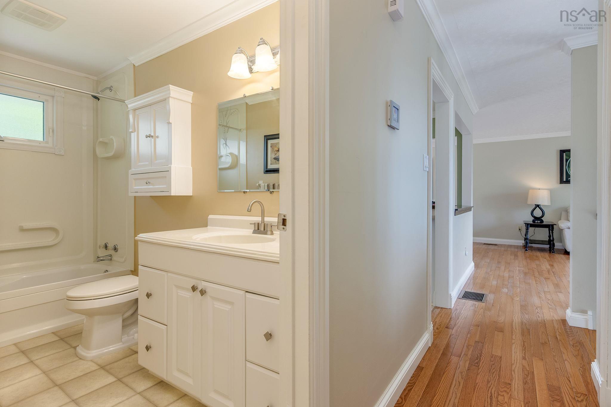 $569,000.00: 28 Eastwood Court, Forest Hills