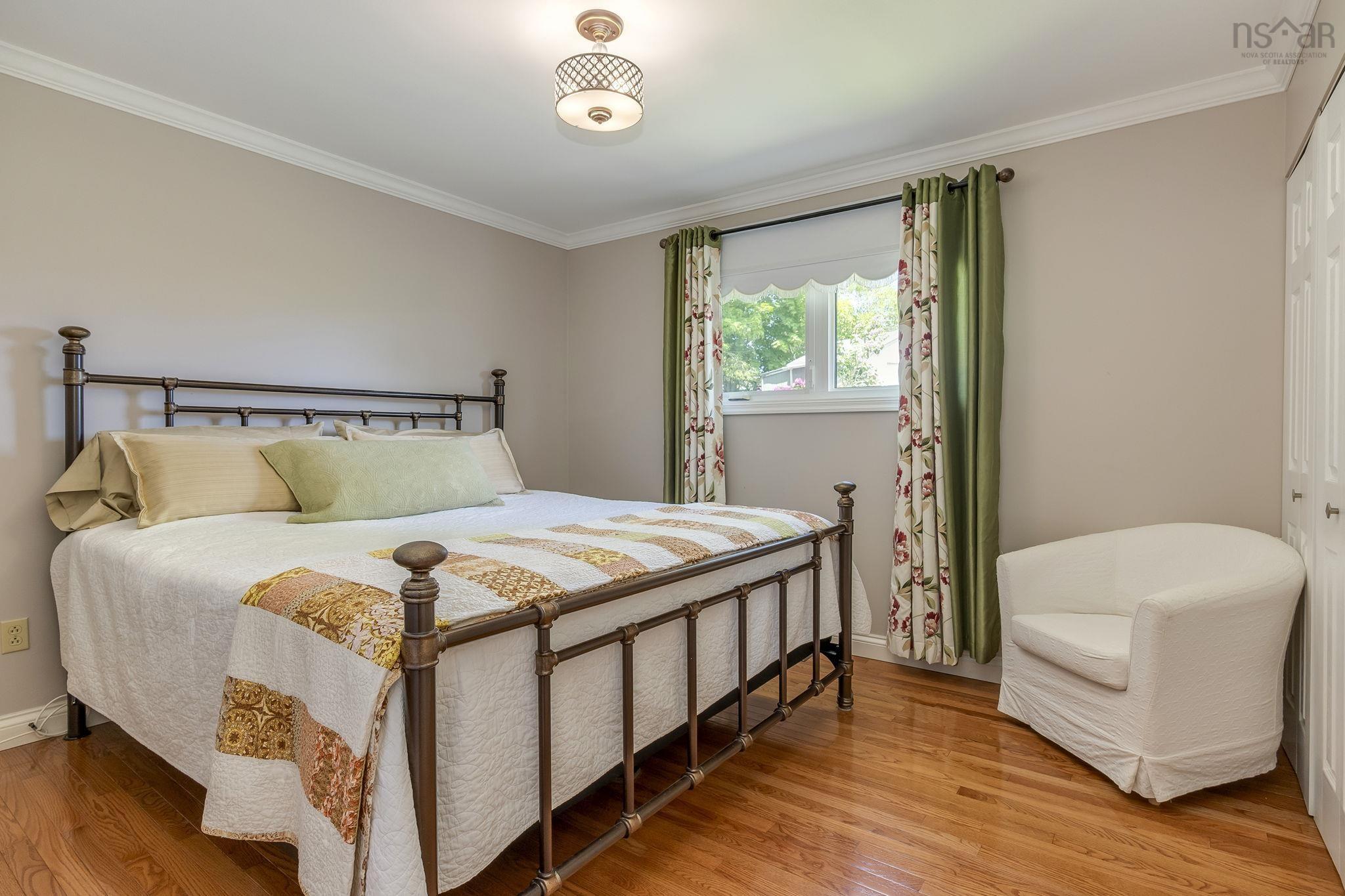 $569,000.00: 28 Eastwood Court, Forest Hills