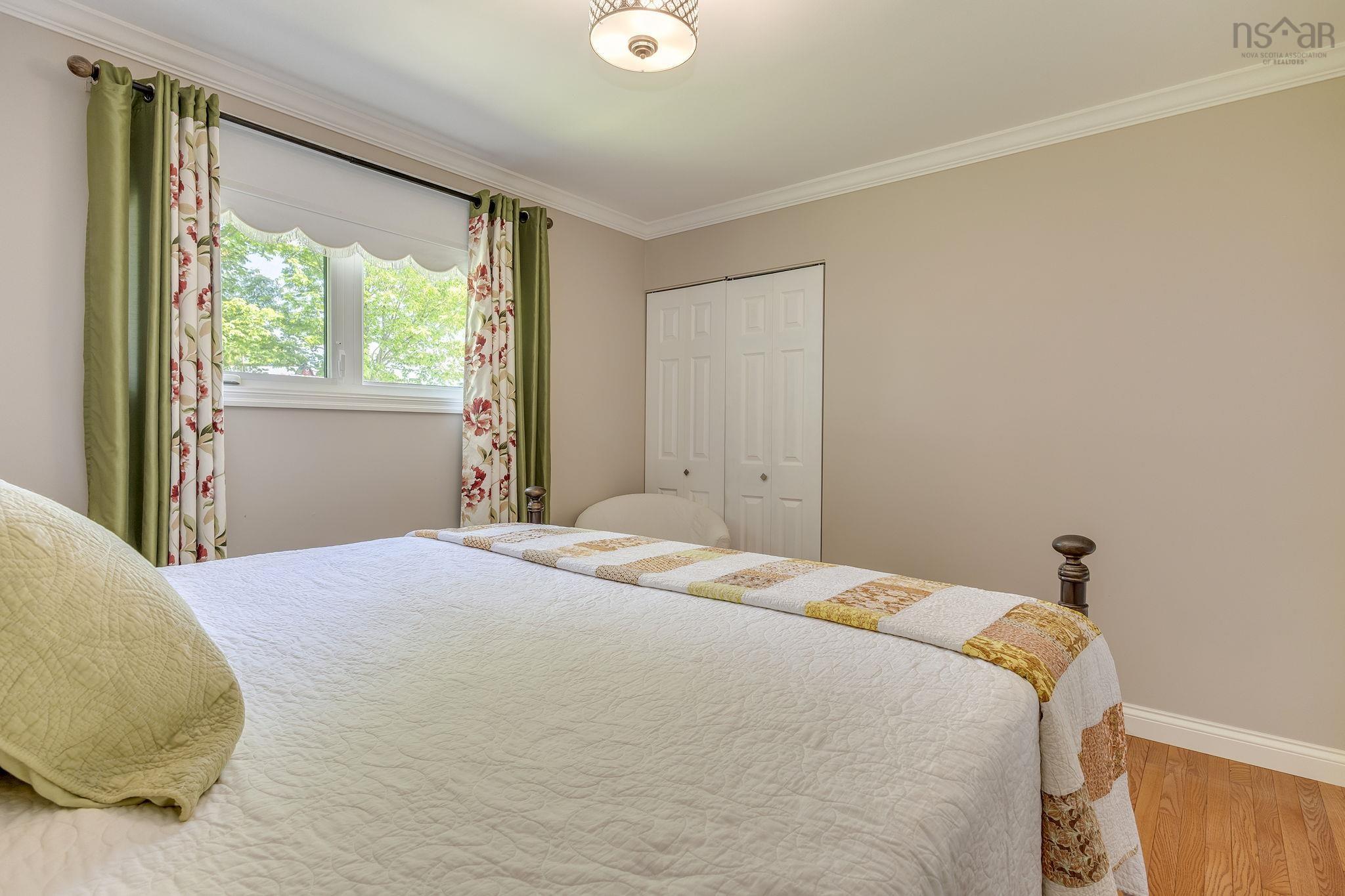 $569,000.00: 28 Eastwood Court, Forest Hills